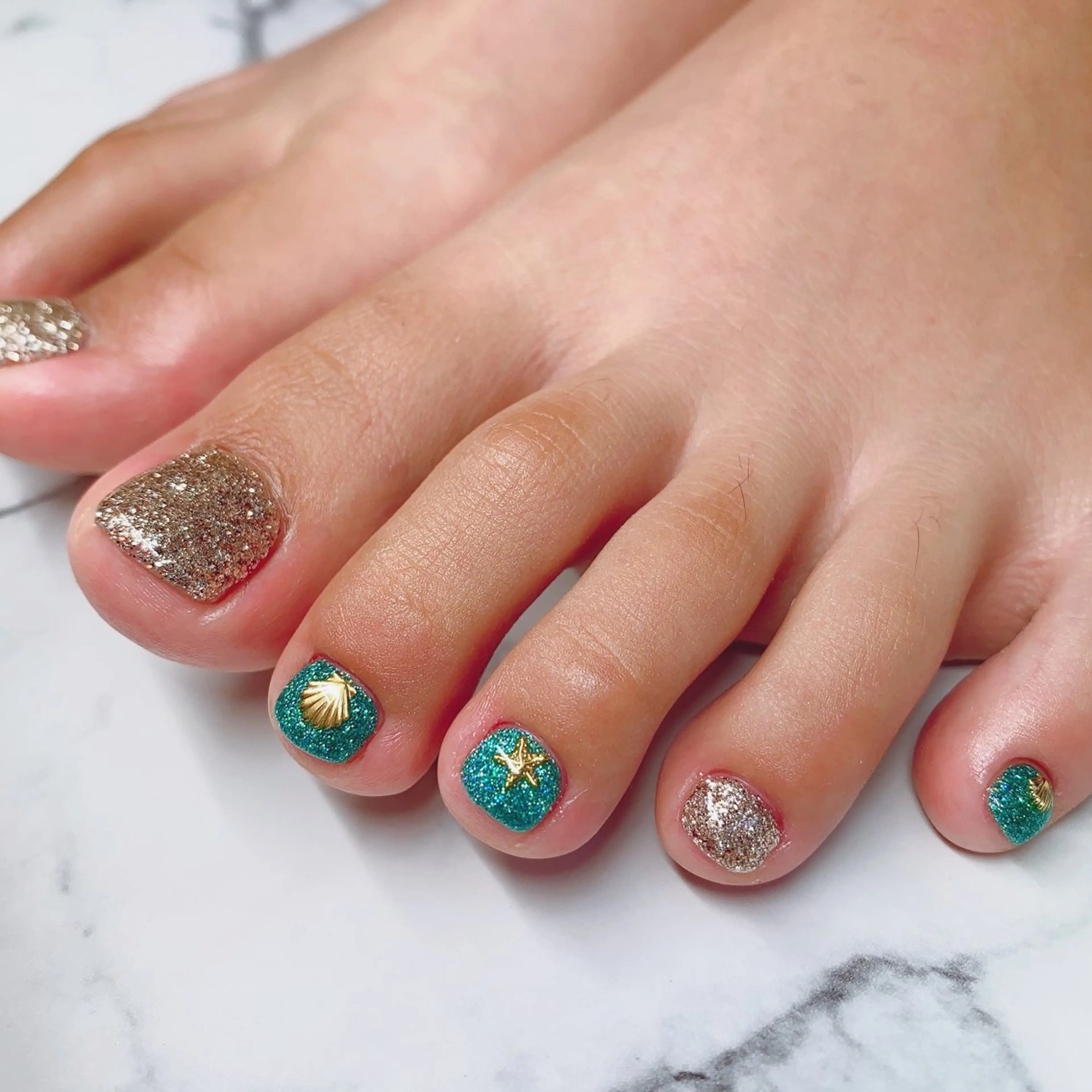 ネイル フットネイル 石原 夕華のネイルデザイン