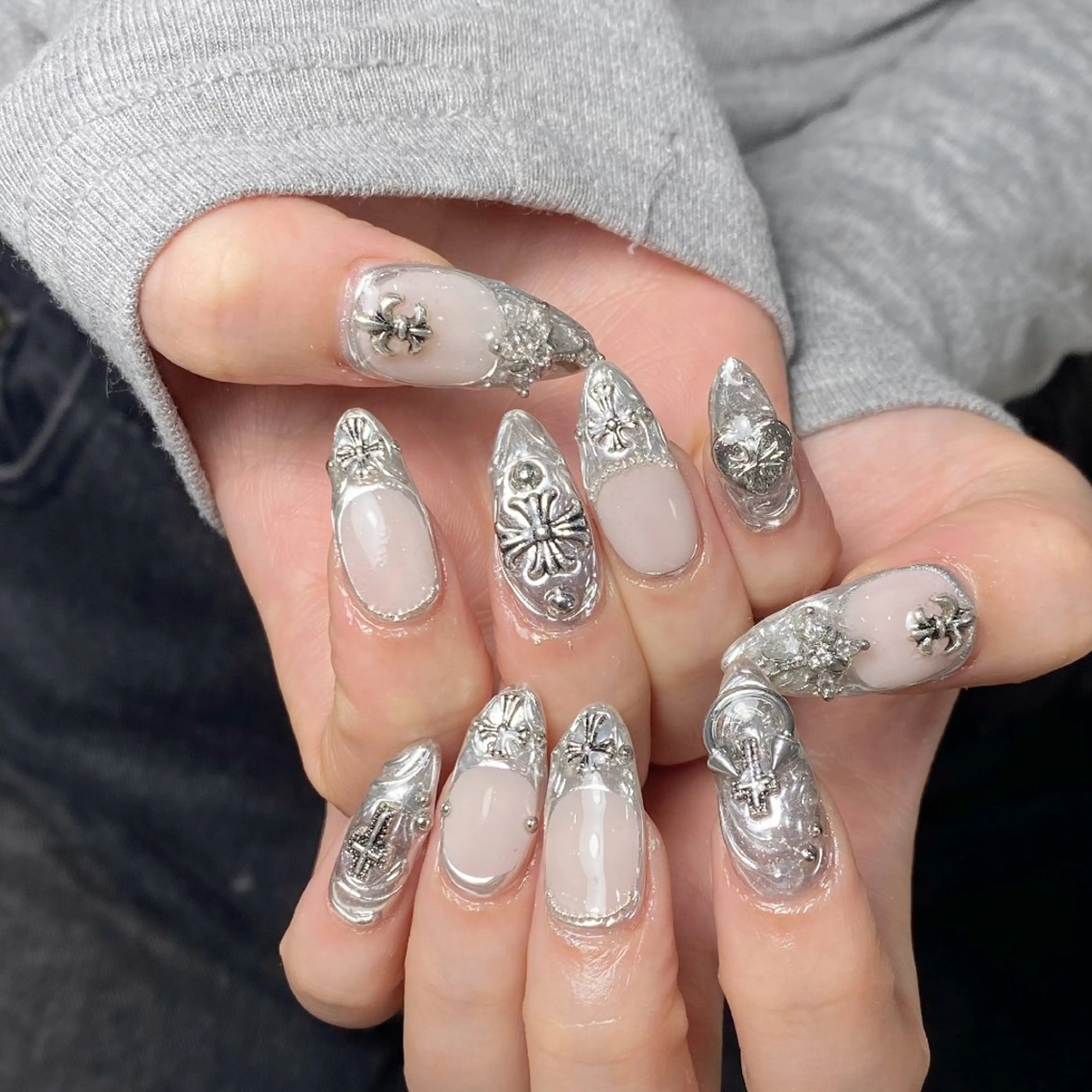 ネイル チークネイル フレンチネイル ジェルネイル ガーリー キラキラネイル ハンドネイル UM Nail Salonのネイルデザイン