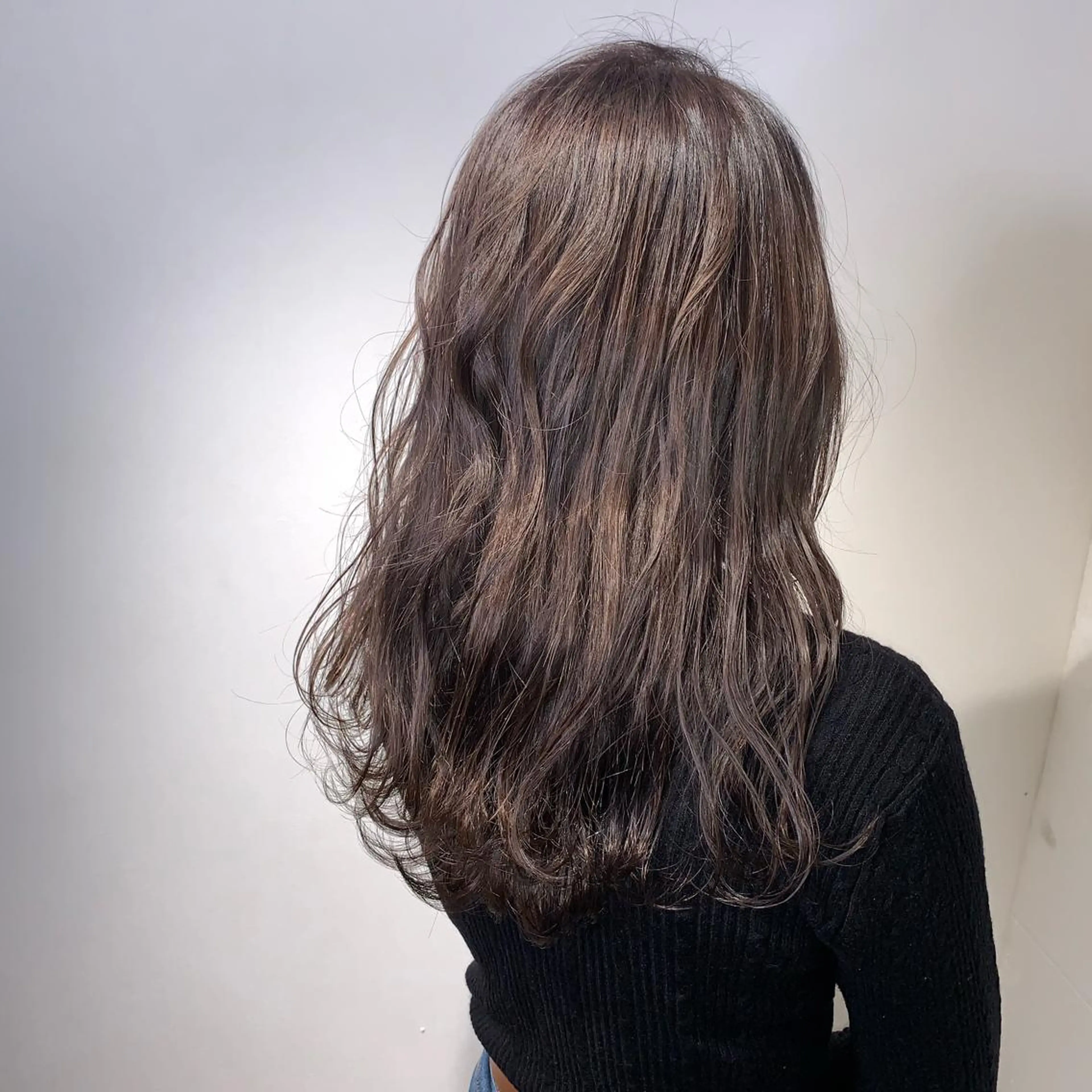 セミロング カラー ブリーチ グレージュ 中島 直哉のヘアスタイル