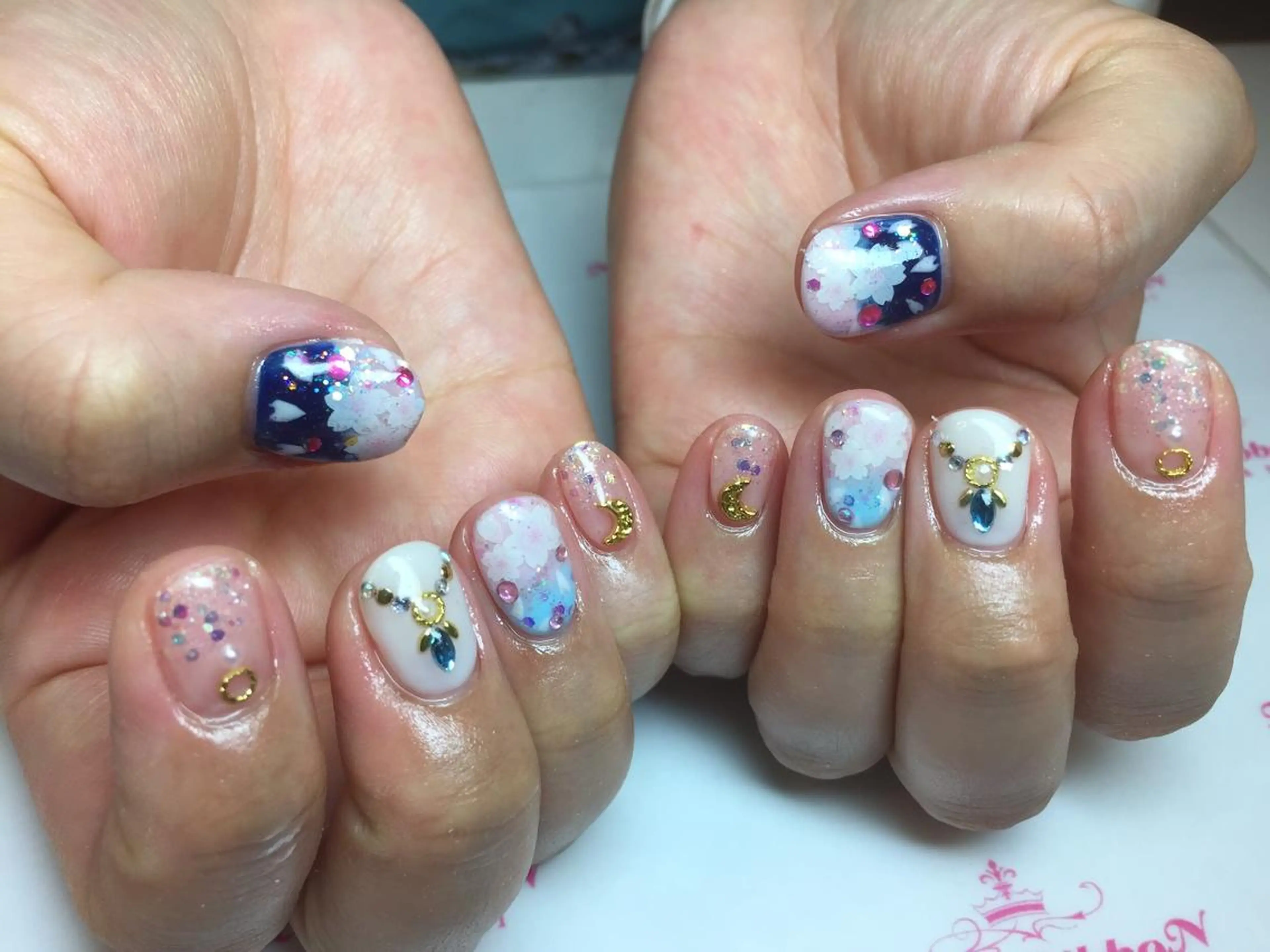 ネイル ネイルリボン 受付スタッフのネイルデザイン