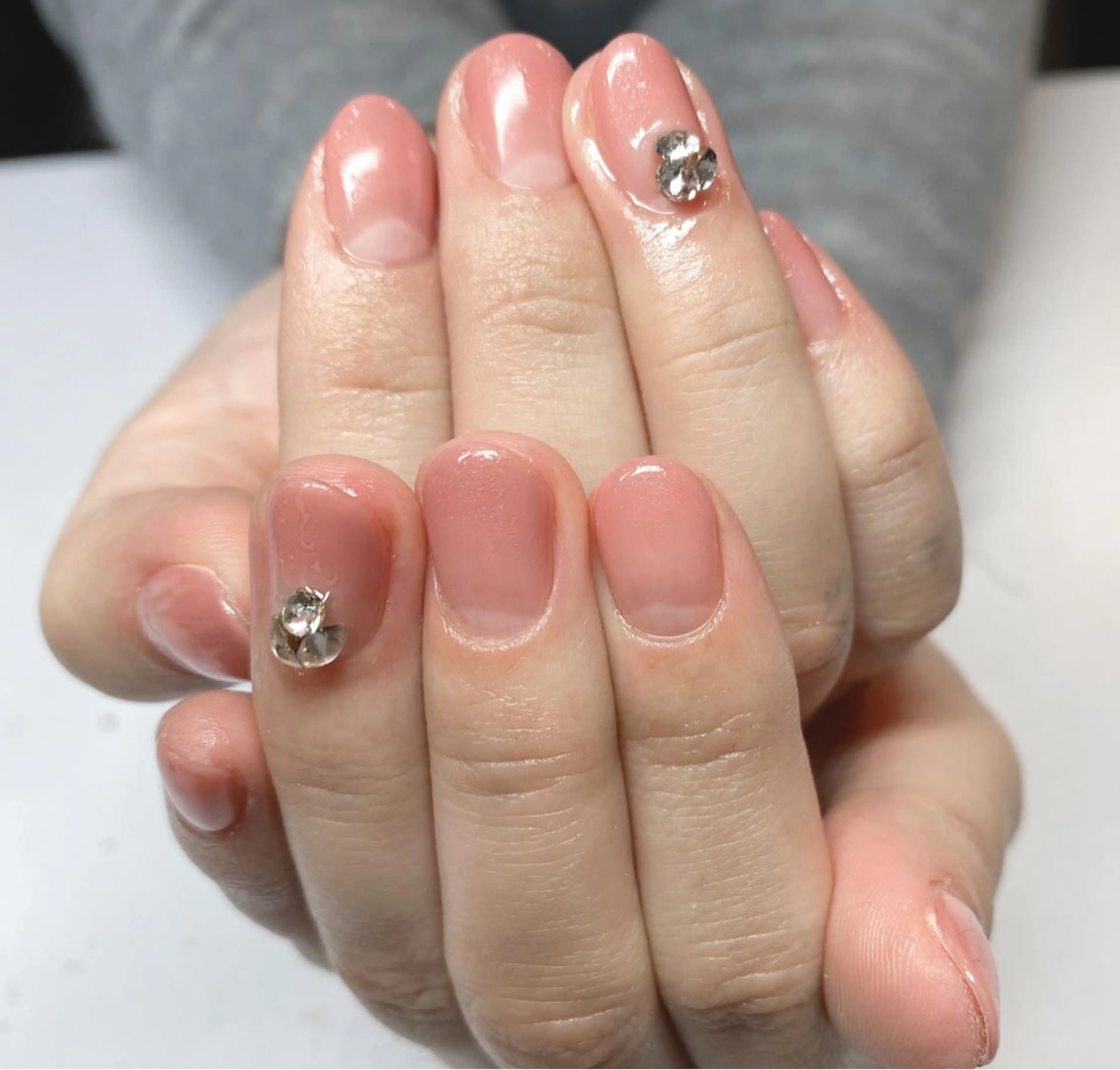 ネイル グラデーション ピンク ストーンネイル yuminail所属・錦糸町 yuminailのネイルデザイン