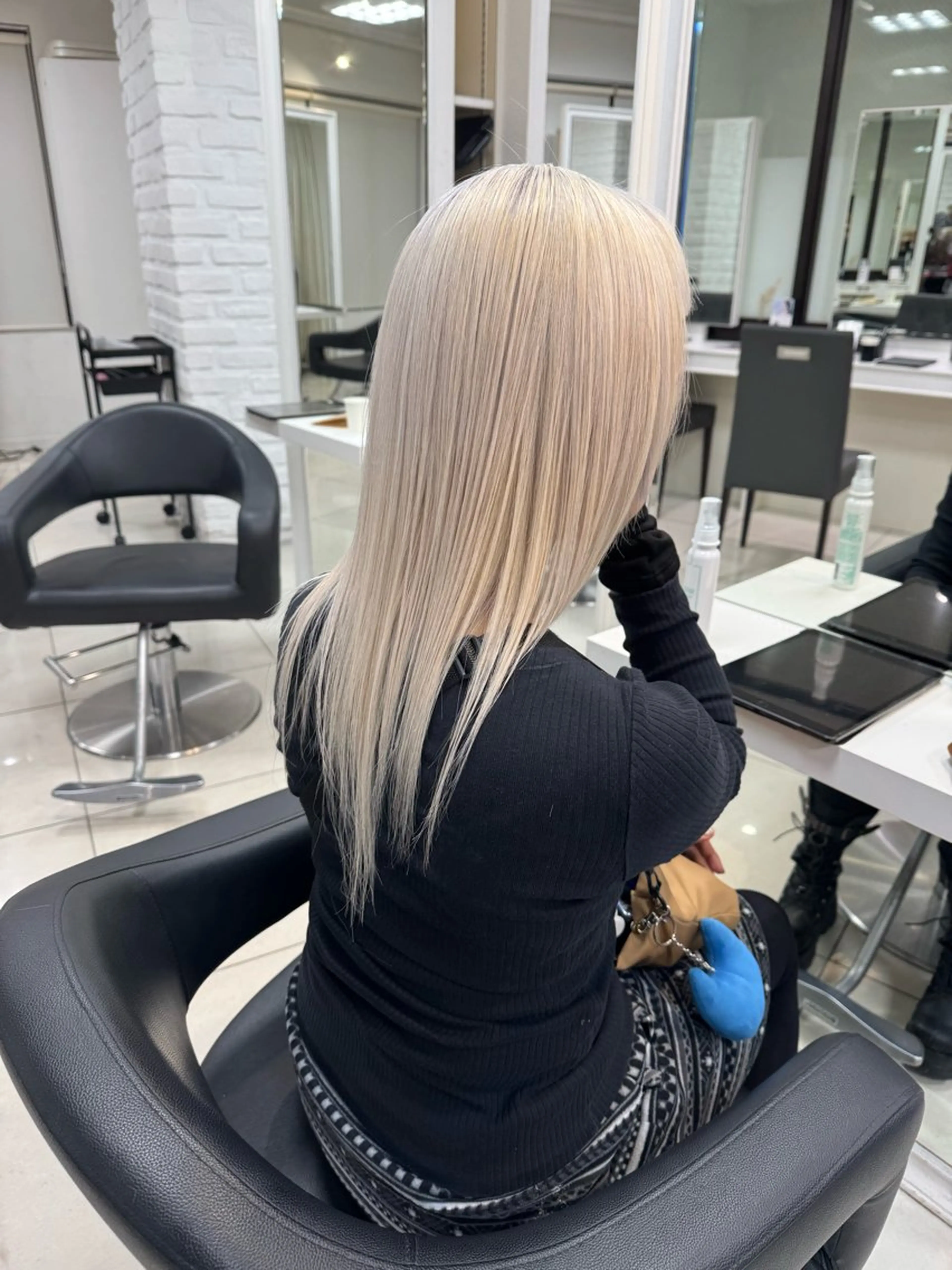 ♡1ブリーチカラー ＋艶カラー＋トリートメント✨（ケアブリーチ）の写真