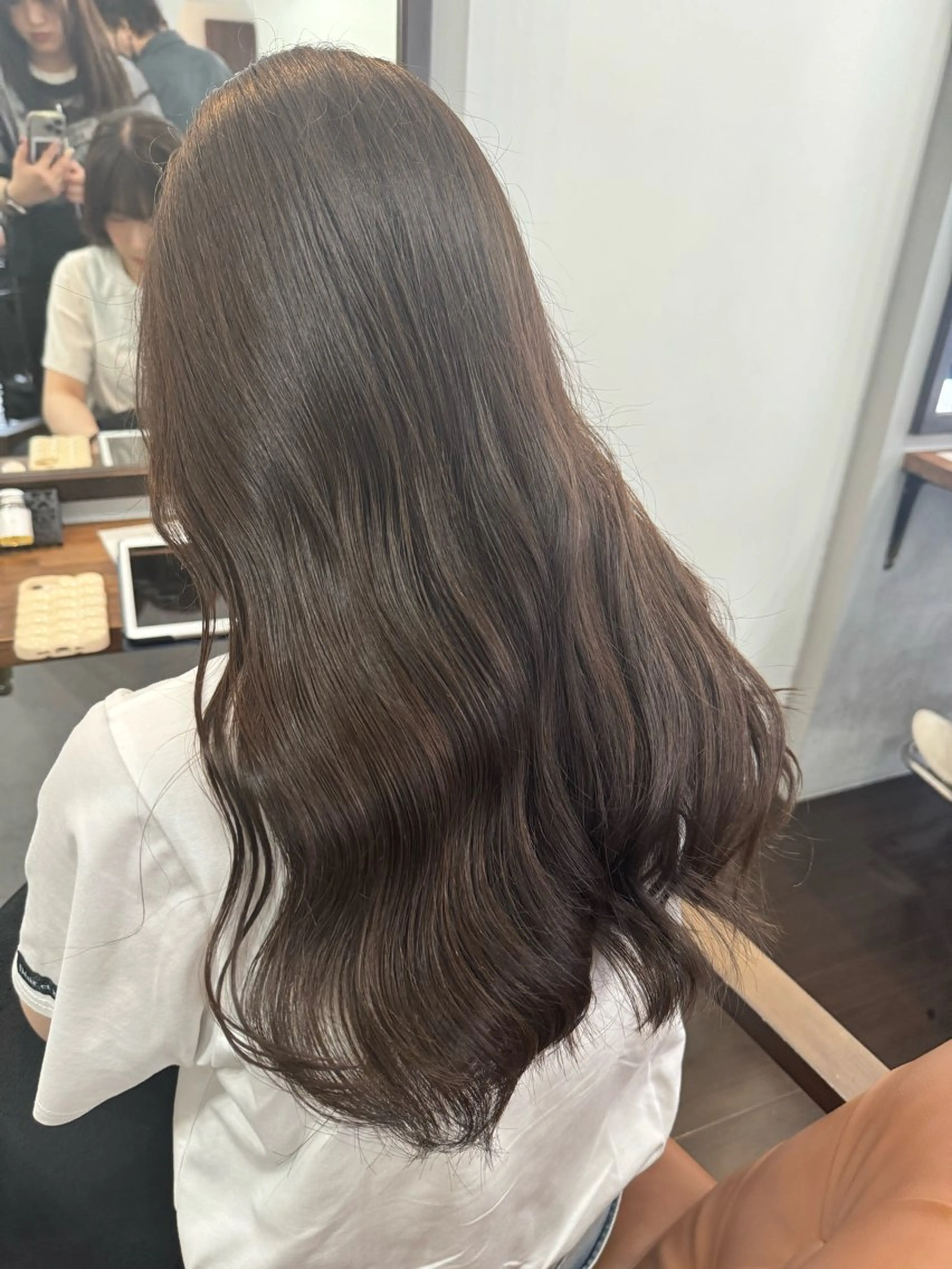 セミロング カット ヘアカラー 難波 茜のヘアスタイル