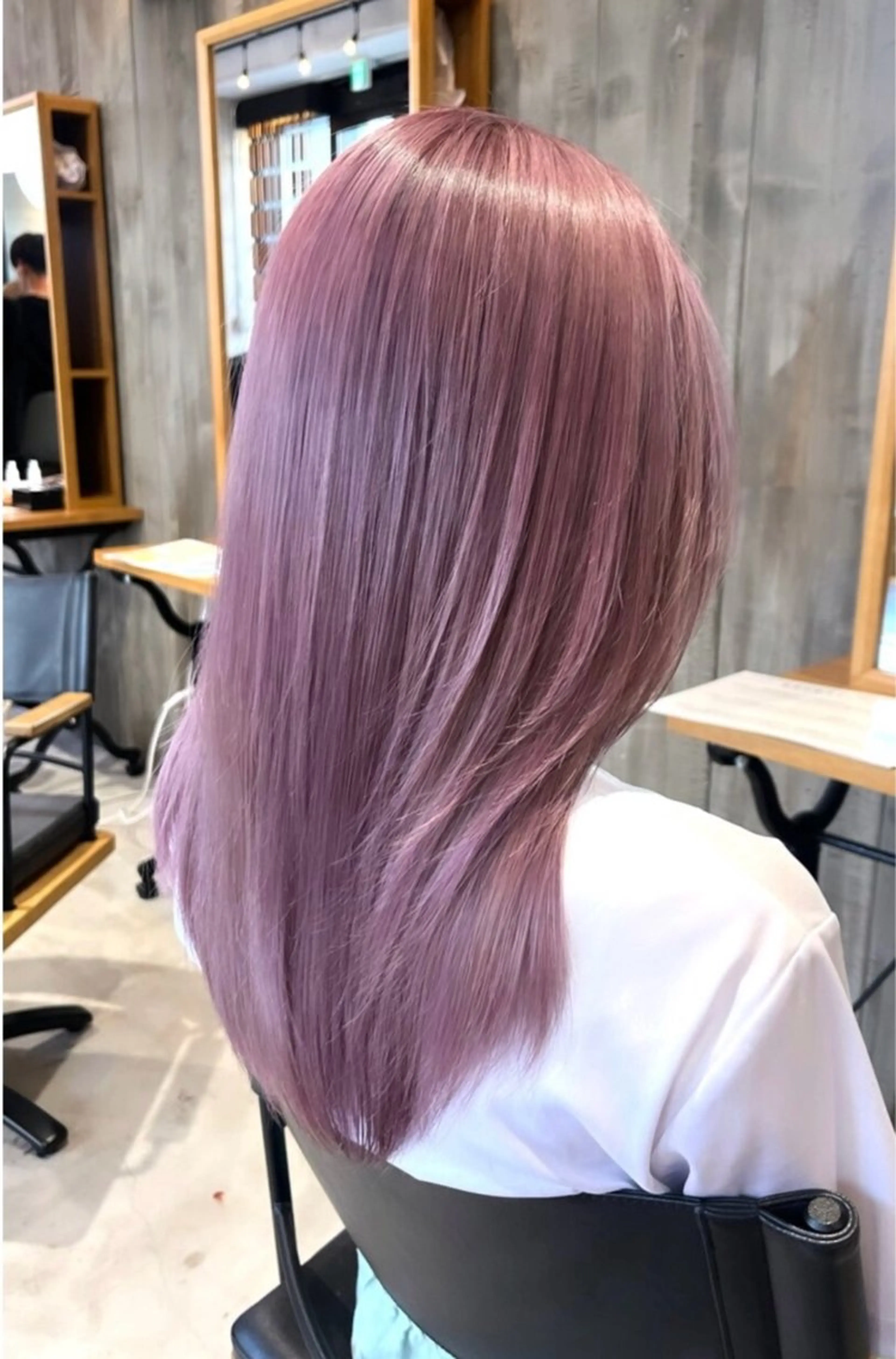 セミロング カラー ブリーチ ピンクカラー ヘアカラー トリートメント lolonois池田 /レイヤー/郷田遥のヘアスタイル