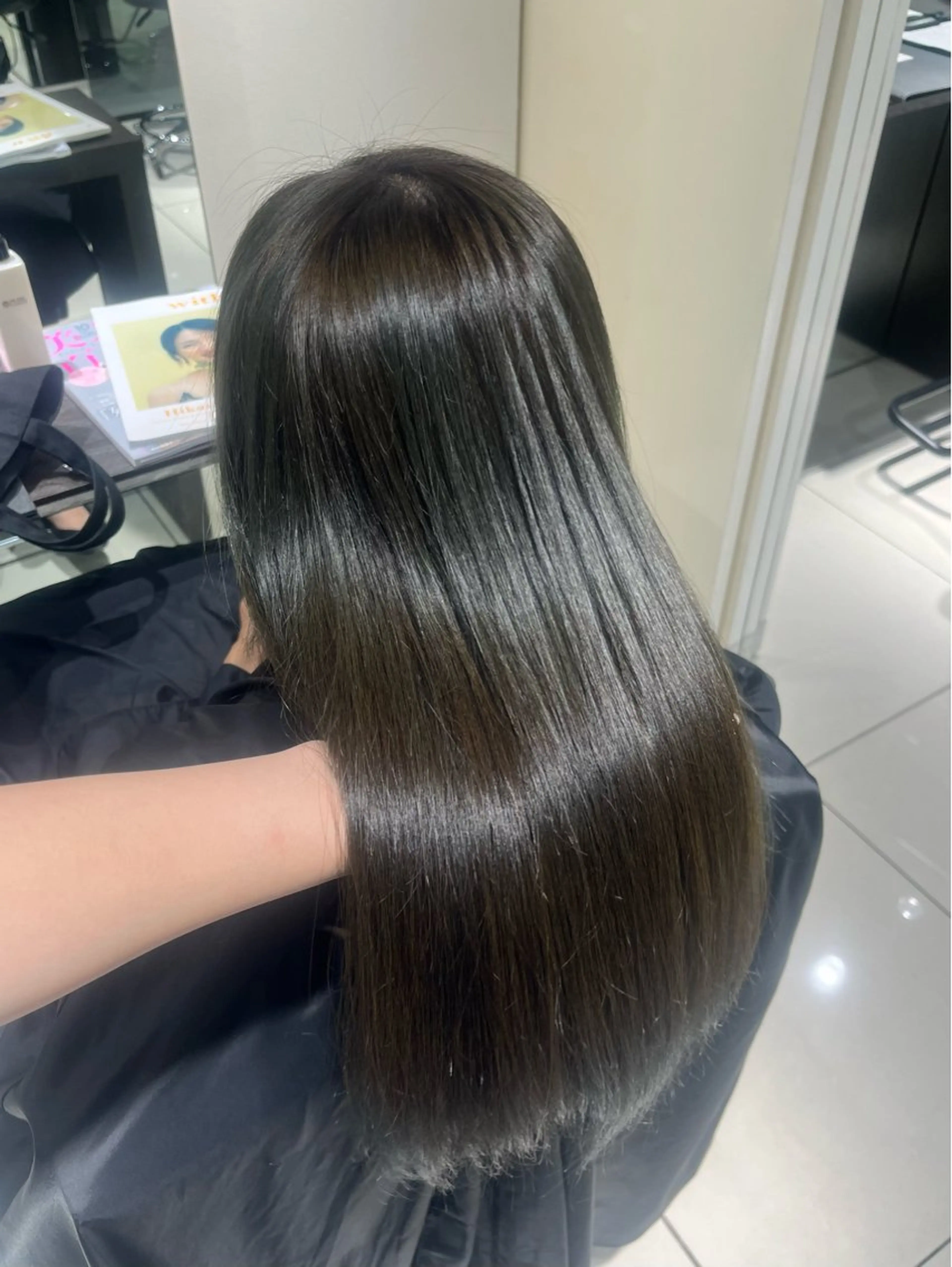 ロング 髪質改善 トリートメント レイヤー×艶髪🤎. 𝜗𝜚hitomiのヘアスタイル