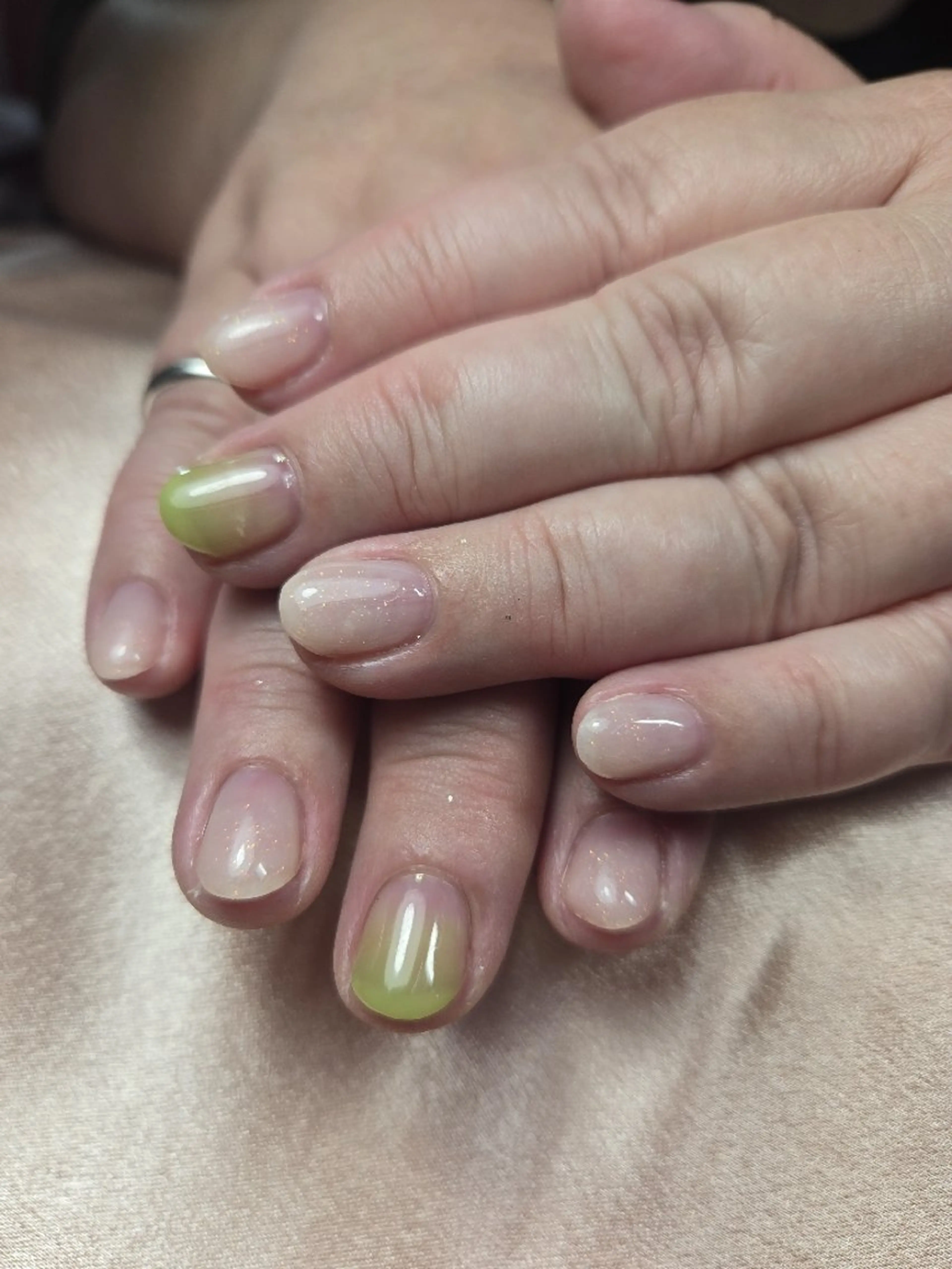 ネイル グラデーション ハンドネイル ネイルサロンベルティ .ひとみのネイルデザイン