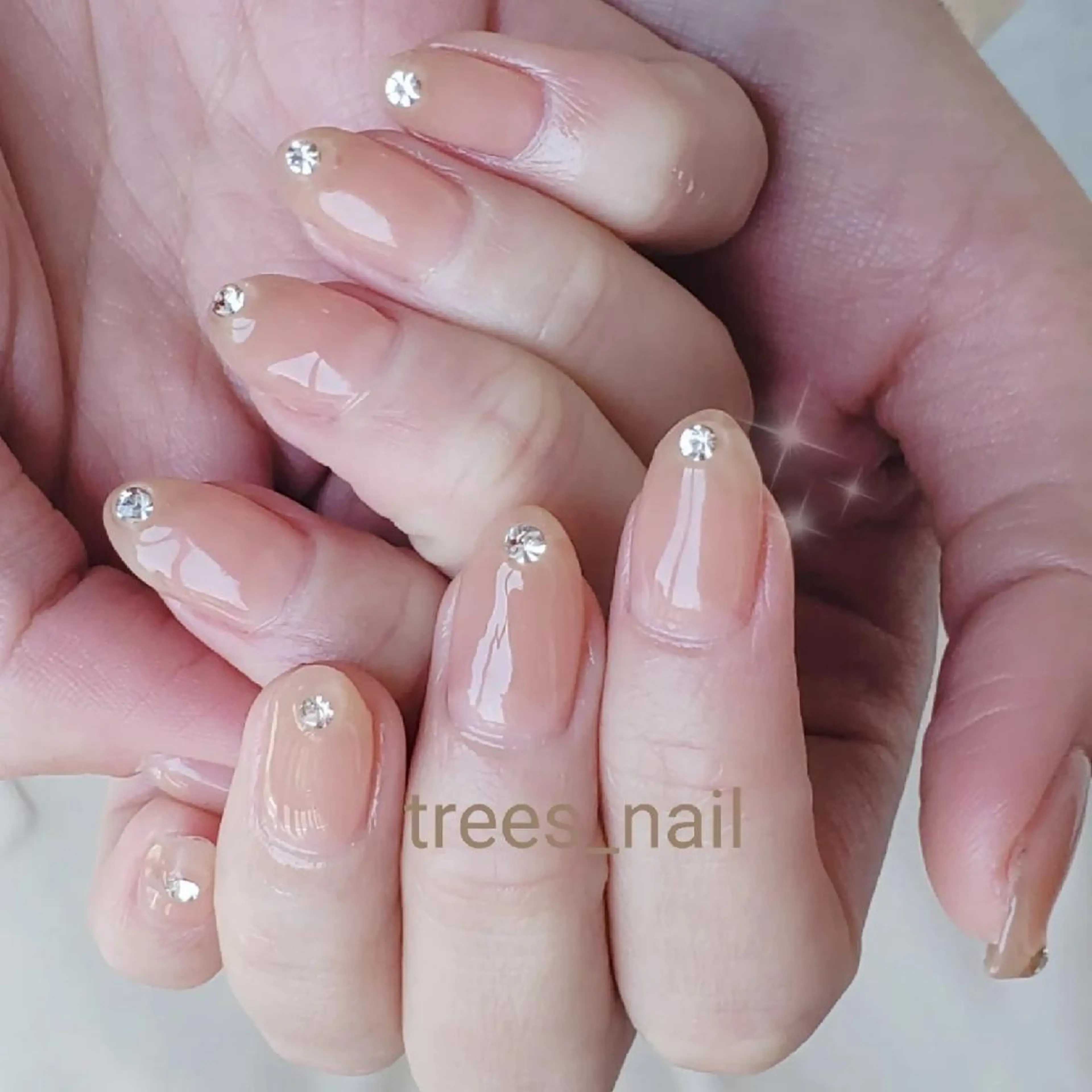 ネイル キラキラネイル ワンカラーネイル ぷっくりネイル ストーンネイル trees_ nailのネイルデザイン