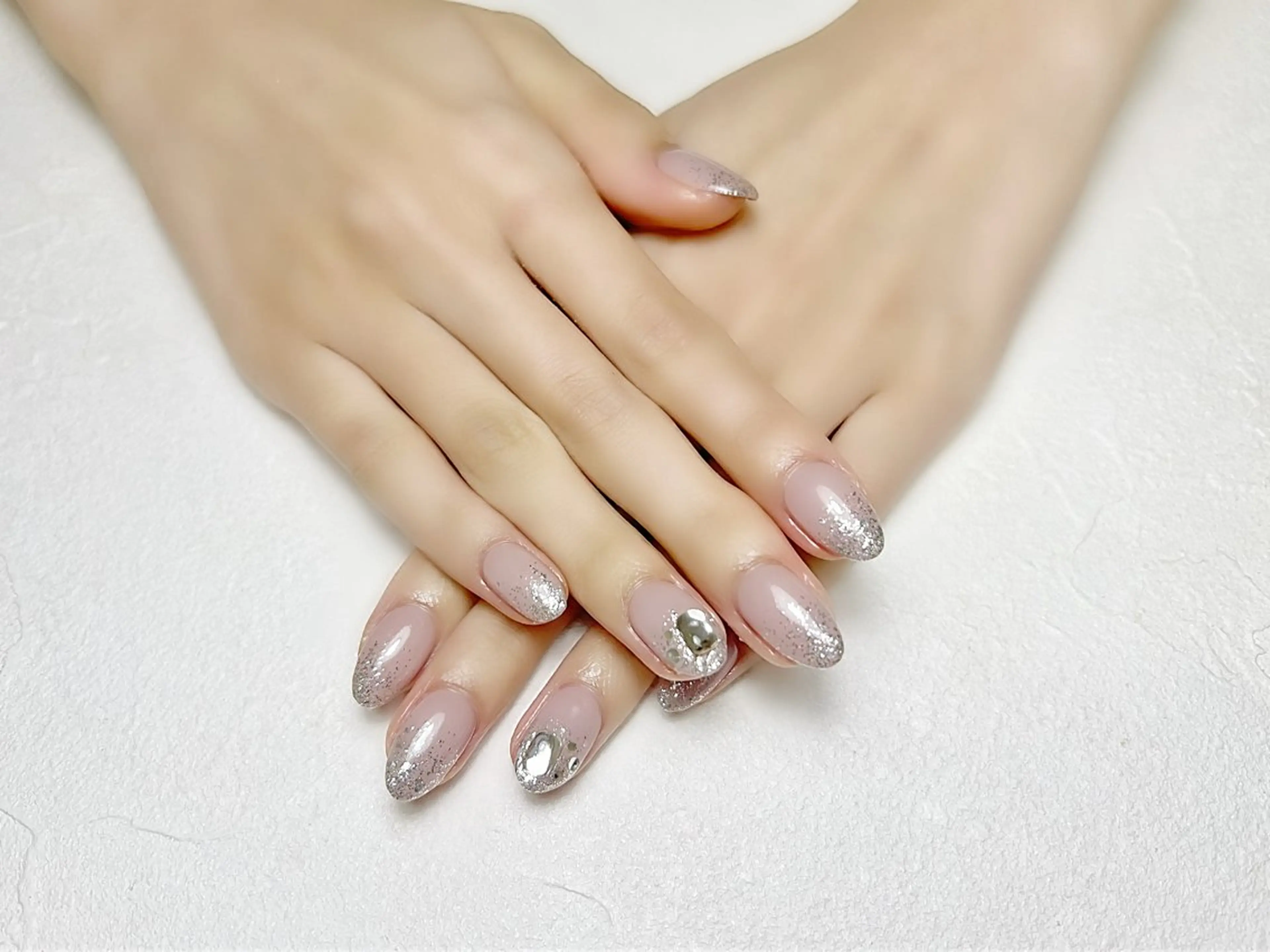ネイル アートネイル ラメ(グリッター) オフィスネイル rouse nail RISATOのネイルデザイン