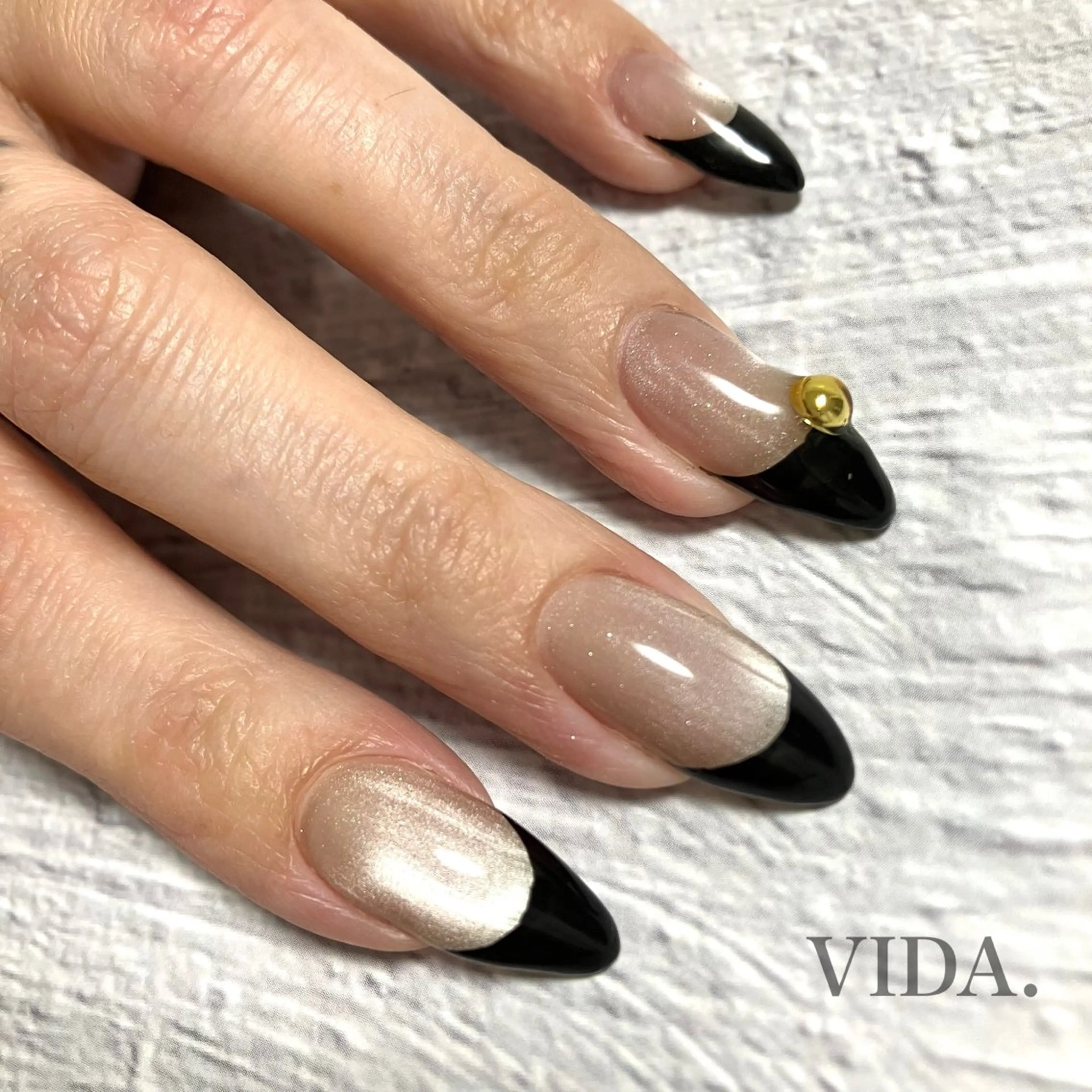 ネイル フレンチネイル マグネットネイル ハンドネイル private salon VIDAのネイルデザイン