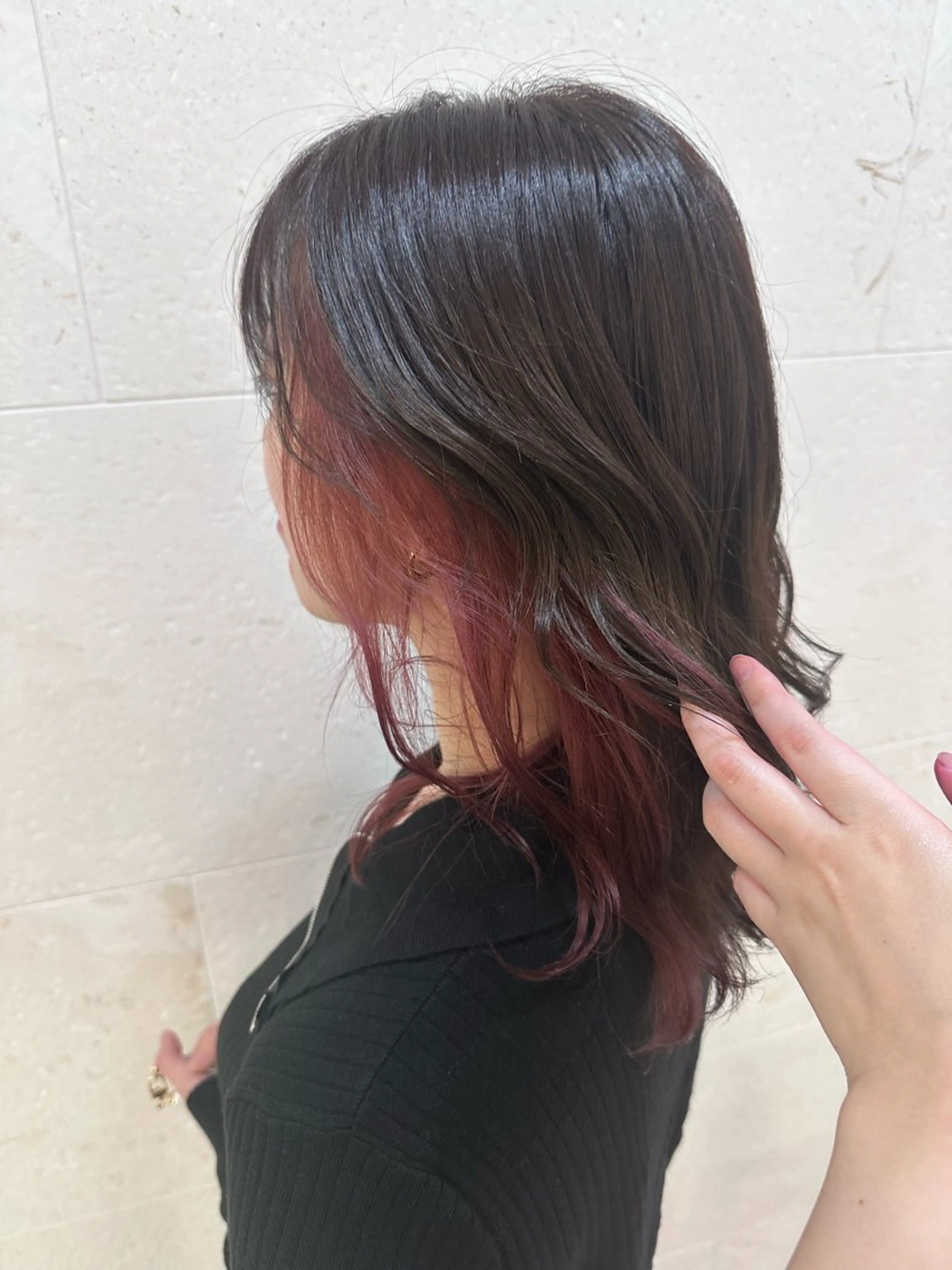 セミロング カラー インナーカラー ピンクカラー ヘアカラー 安田 柚月のヘアスタイル