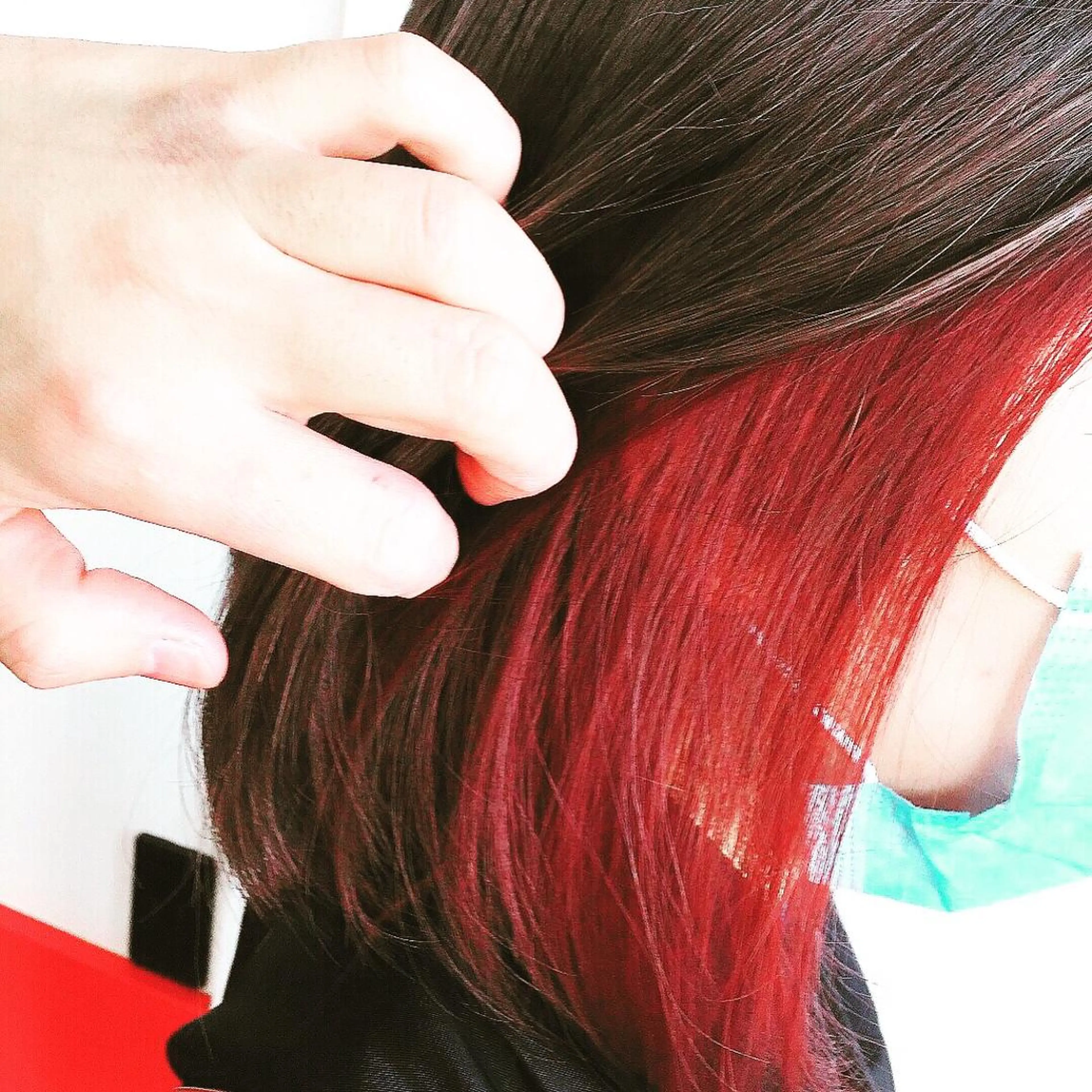 ミディアム カラー ネイル マツエク・マツパ インナーカラー レッドカラー 赤色 Hair Design Deep所属・井澤 一真のヘアスタイル