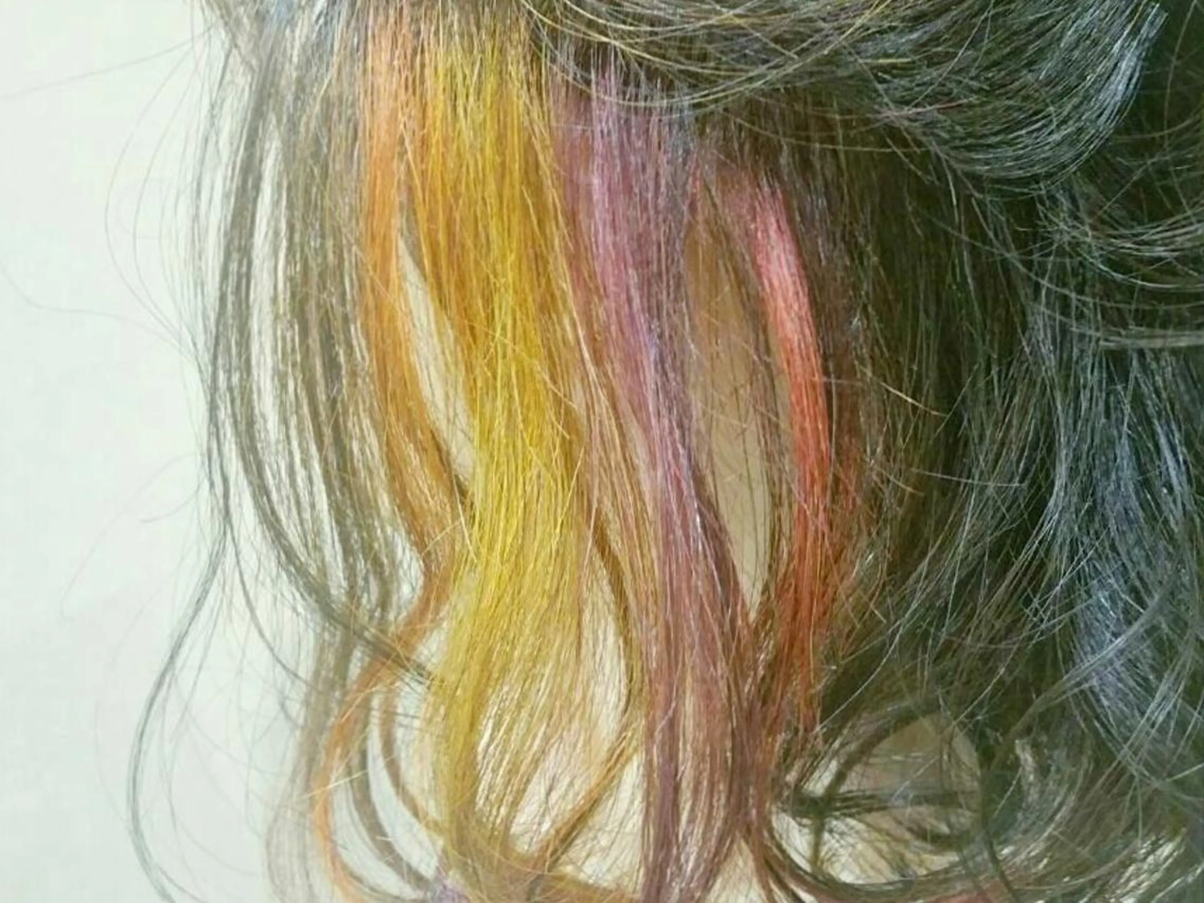 カラー インナーカラー ショートヘア💫 ハイトーン西田拓馬のヘアスタイル