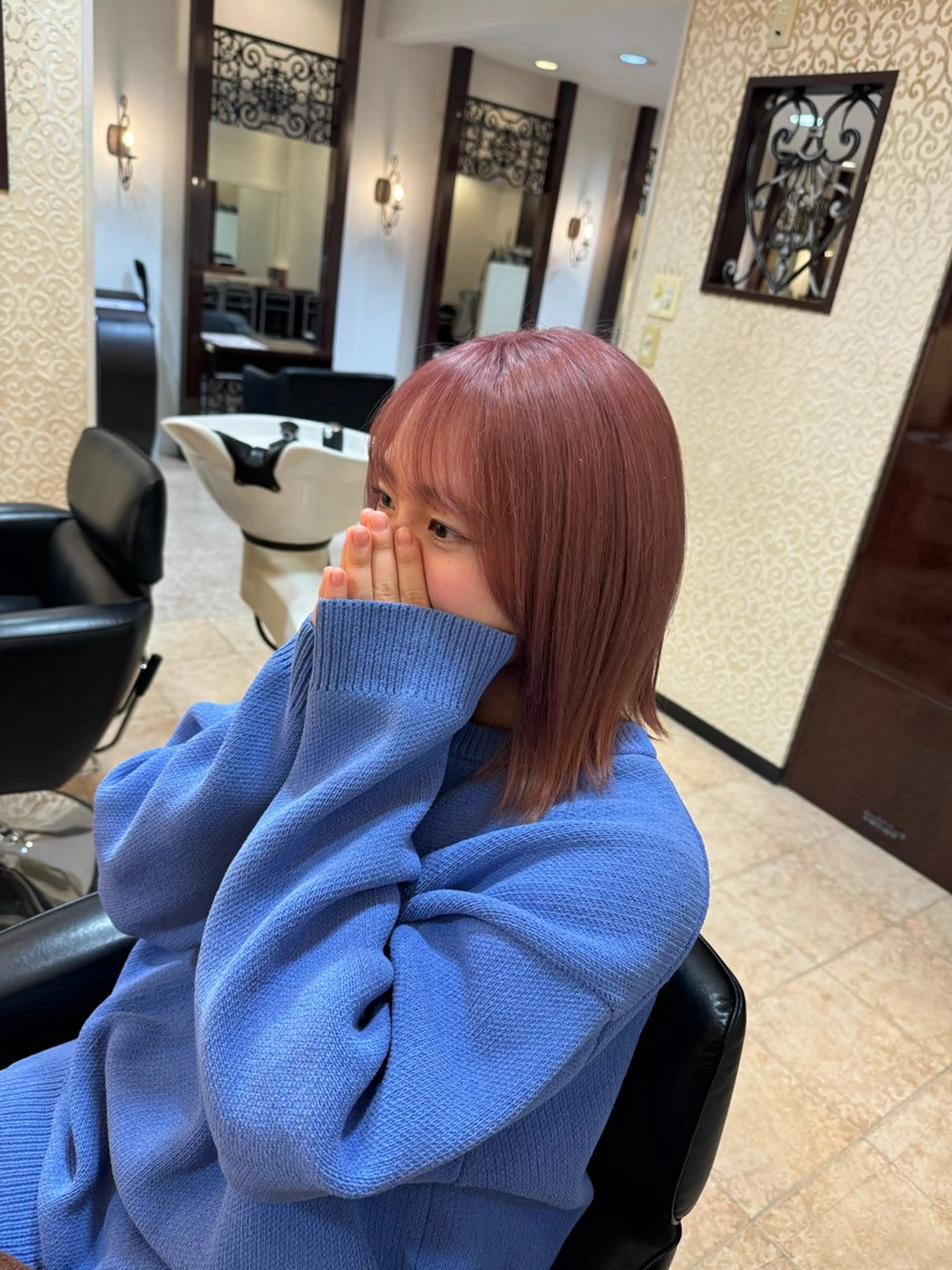 カラー ブリーチ ピンクカラー 郷右近 すずのヘアスタイル