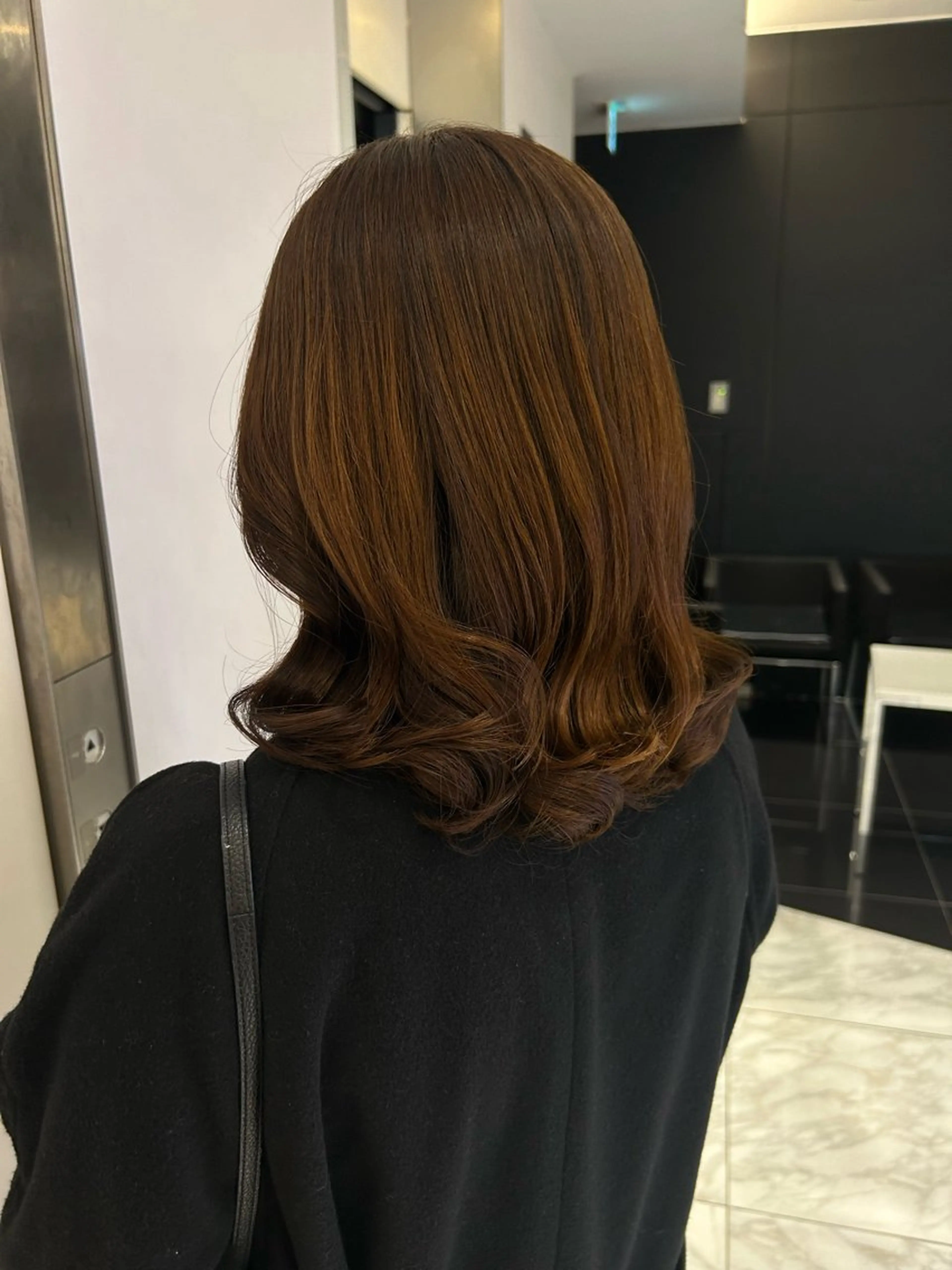 ミディアム パーマ カット パーマ コテ巻き風パーマ✨ 韓国ヘア🤎近下菜央のヘアスタイル