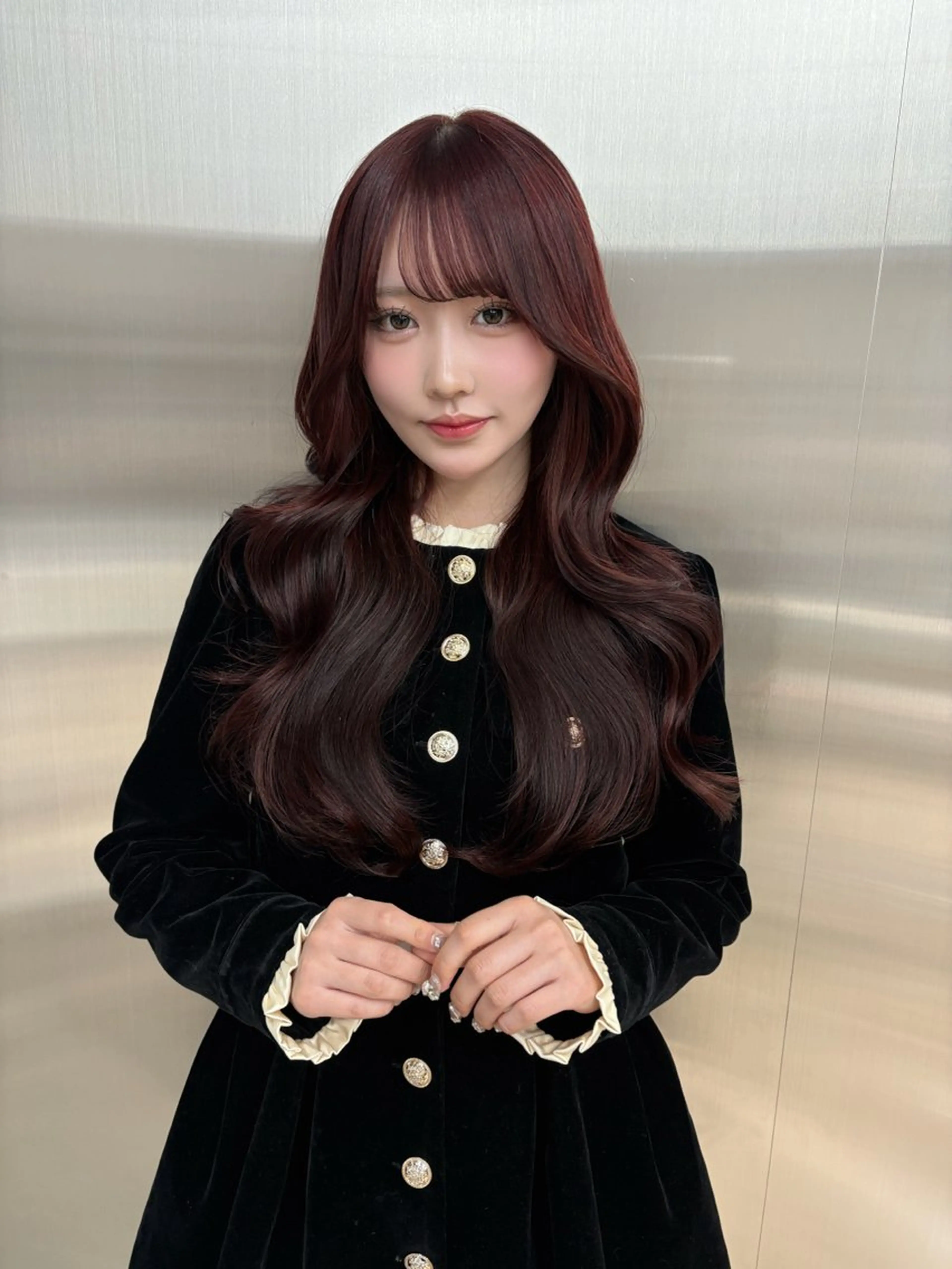 ロング カラー ブリーチ ブリーチなしカラー ピンクカラー カット ヘアカラー トリートメント SOKI｜赤髪 ×レイヤー｜外苑前のヘアスタイル