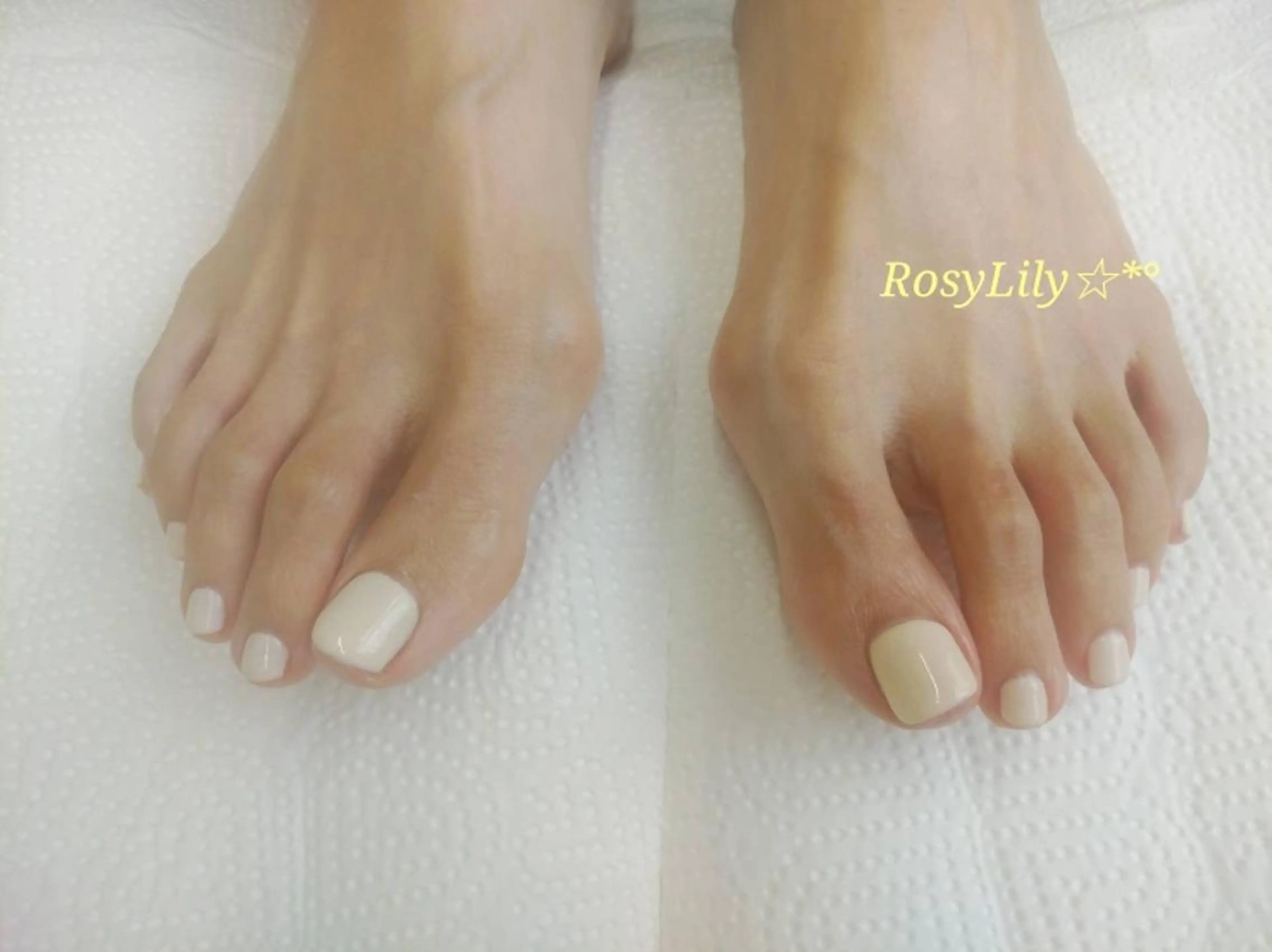 ネイル フットネイル ジェルネイル ワンカラーネイル ホワイト プライベートサロン RosyLily所属・プライベートサロン Rosy Lilyのネイルデザイン