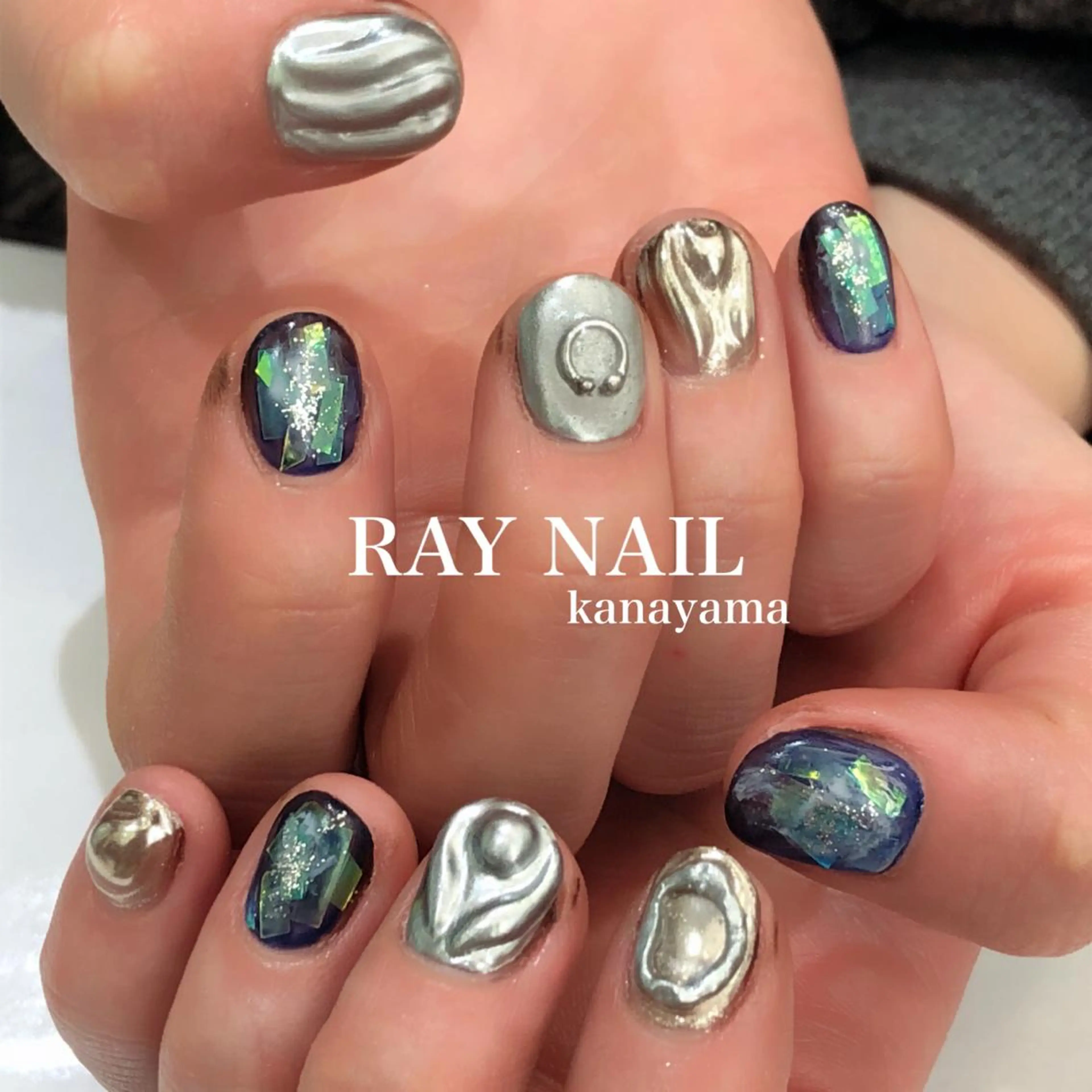 ネイル ミラーネイル ニュアンスネイル シルバー Arowa 伊田のネイルデザイン