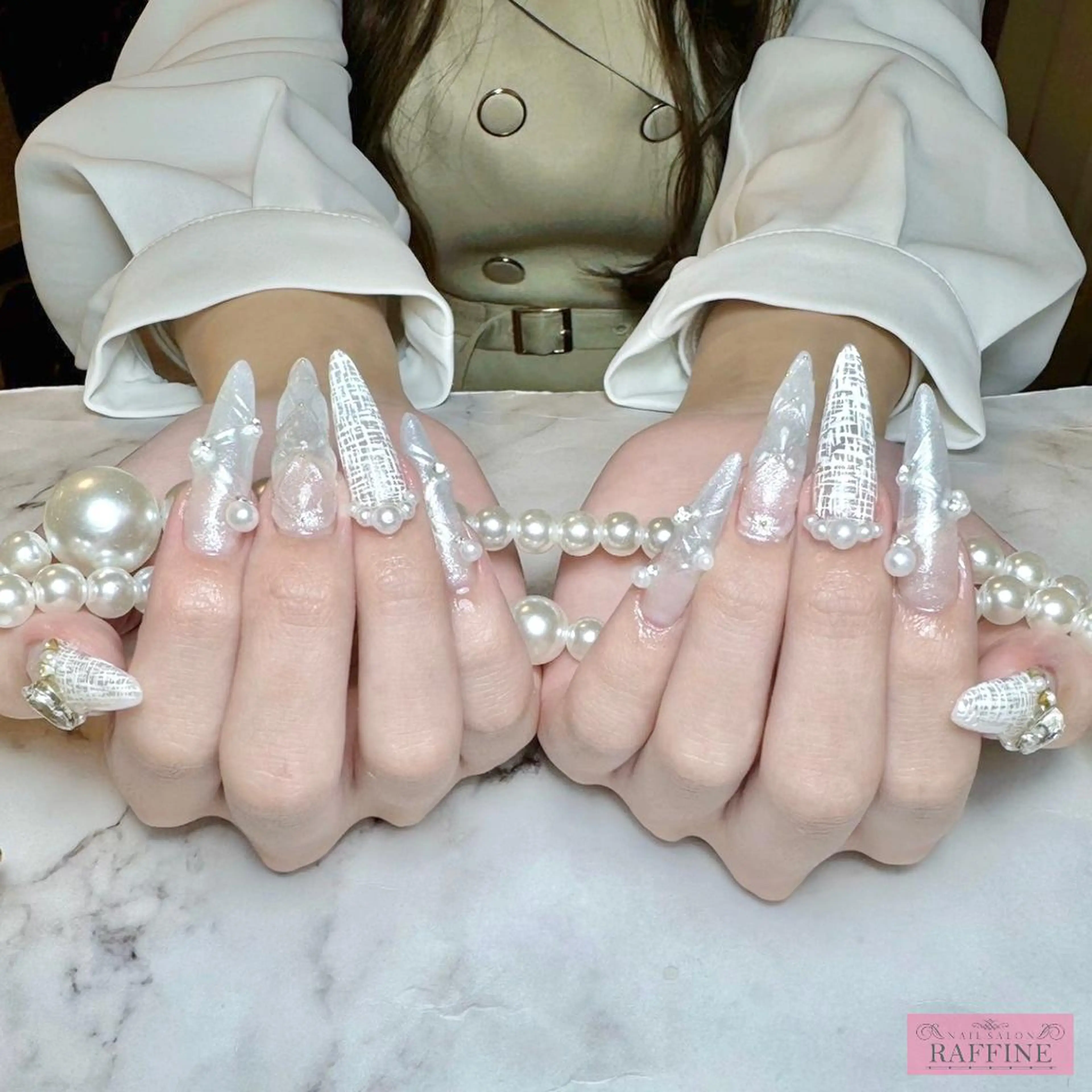 ネイル RAFFINE 月🦋🩵のネイルデザイン