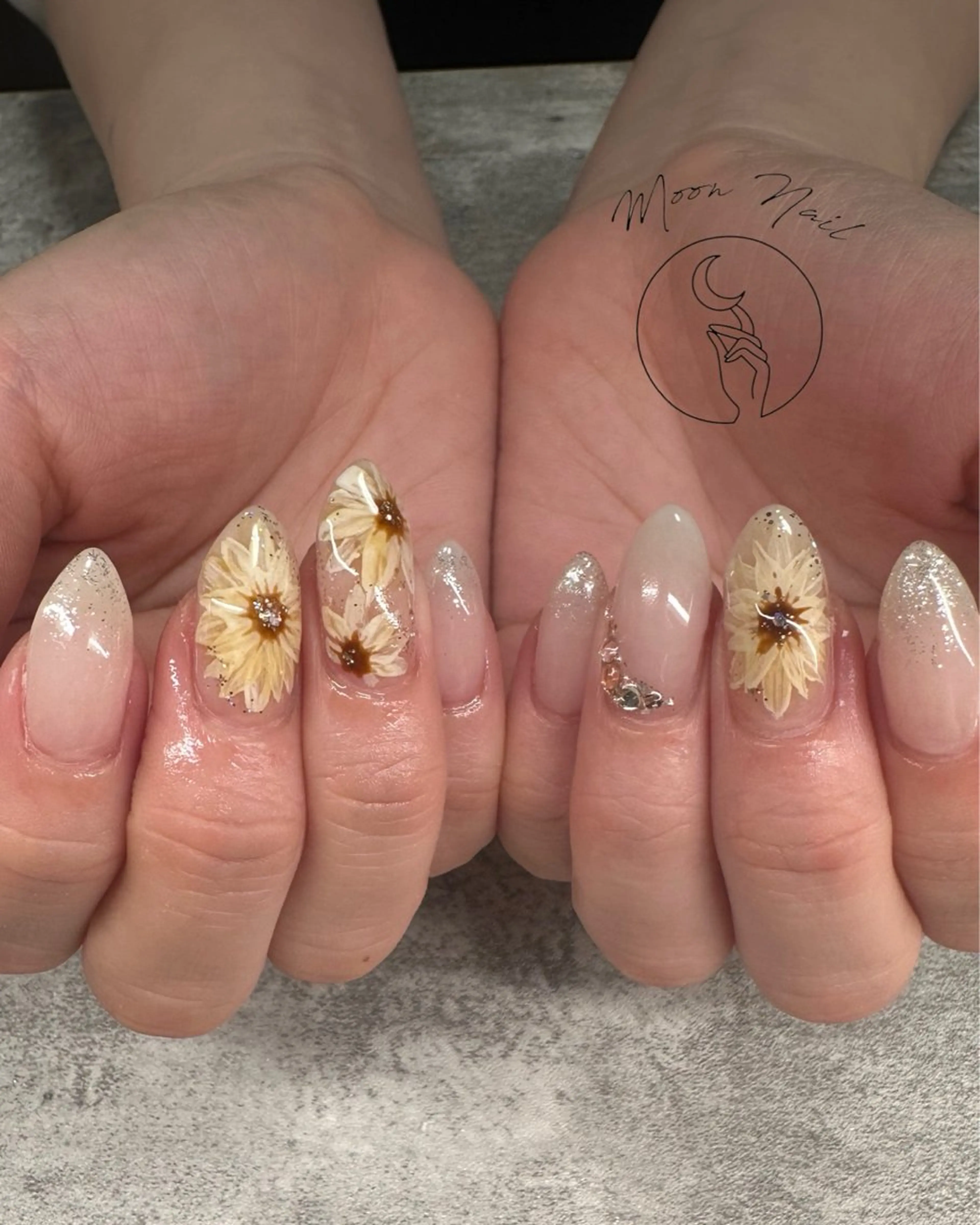 ネイル Moon  Nail /栄　大須のネイルデザイン