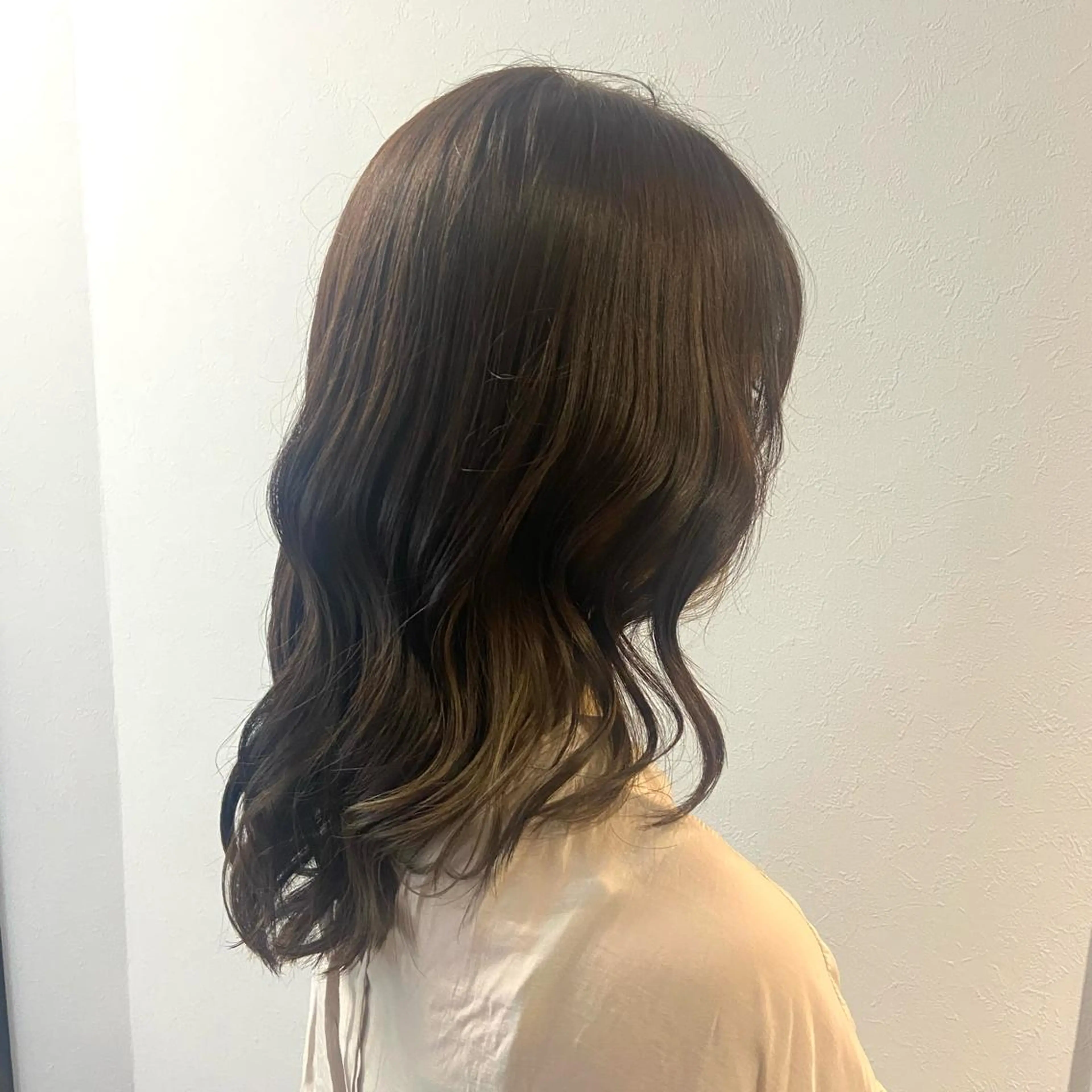 ミディアム カラー ベージュカラー グレージュ natsumi / N°ariaのヘアスタイル