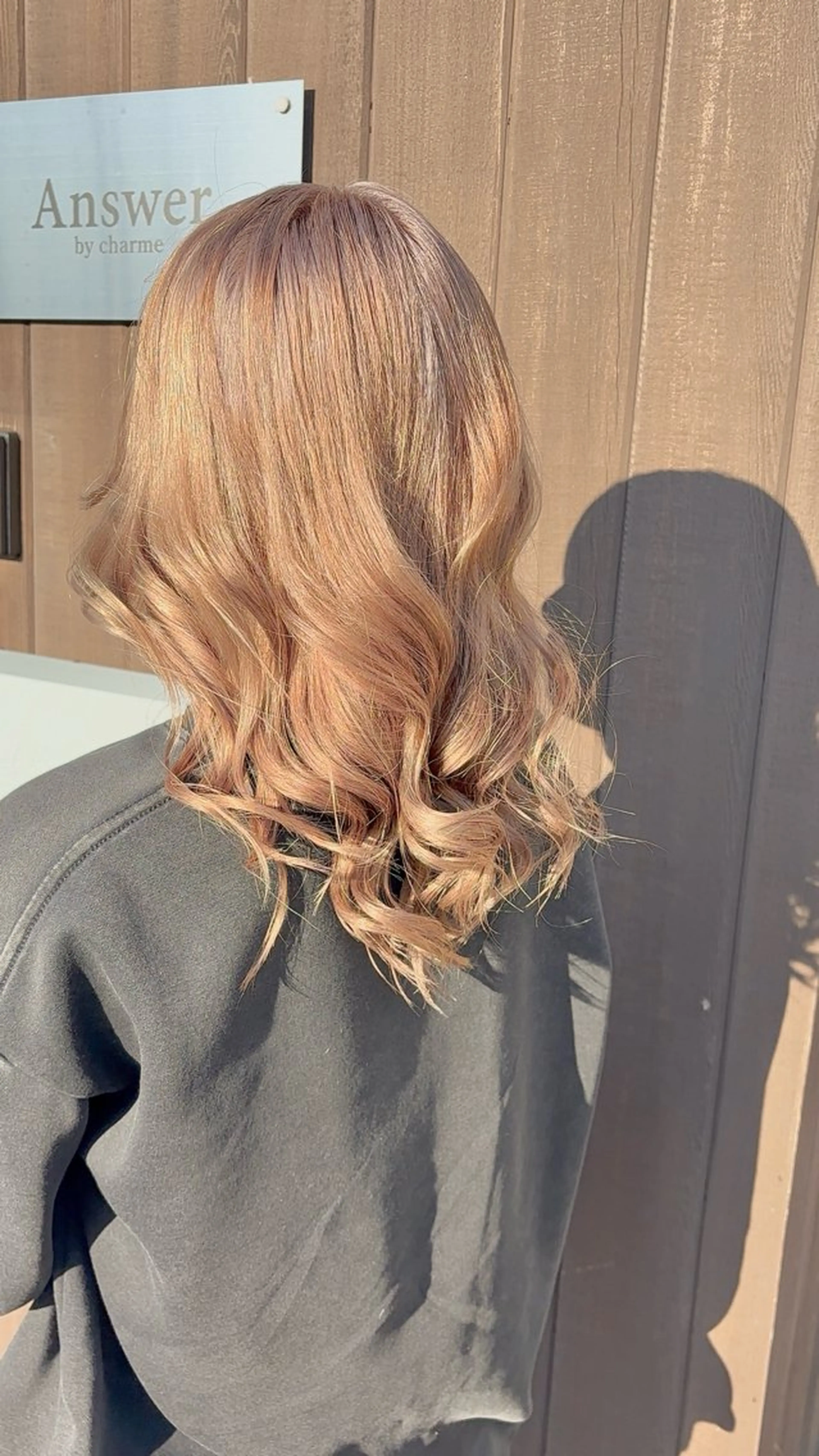 セミロング ヘアカラー あやか/ハイトーンカ ラー/デザインカラーのヘアスタイル