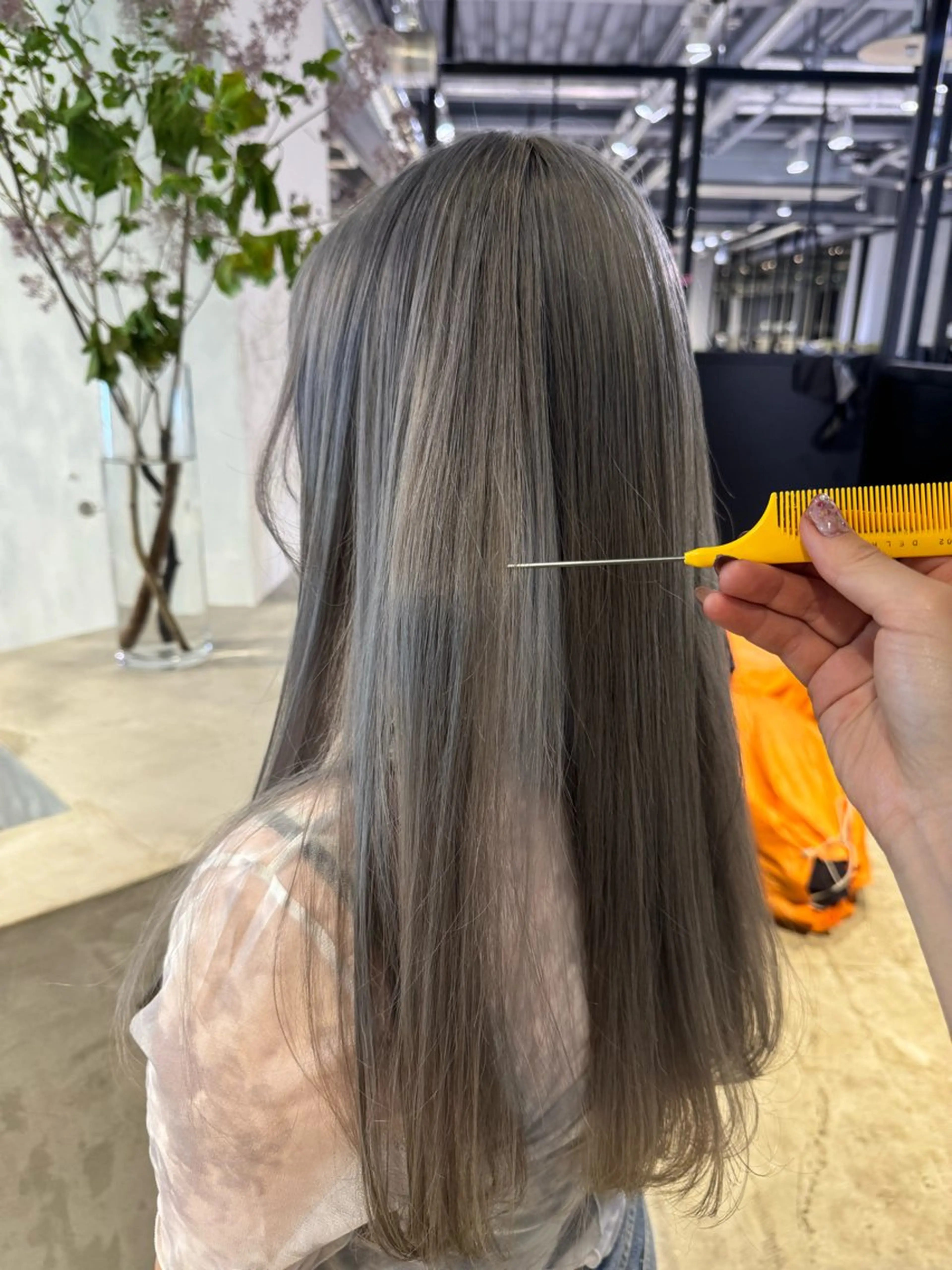 カラー アッシュ アッシュグレー アッシュグレージュ グレージュ 派手髪デザイン なかむらるか🐬💞のヘアスタイル