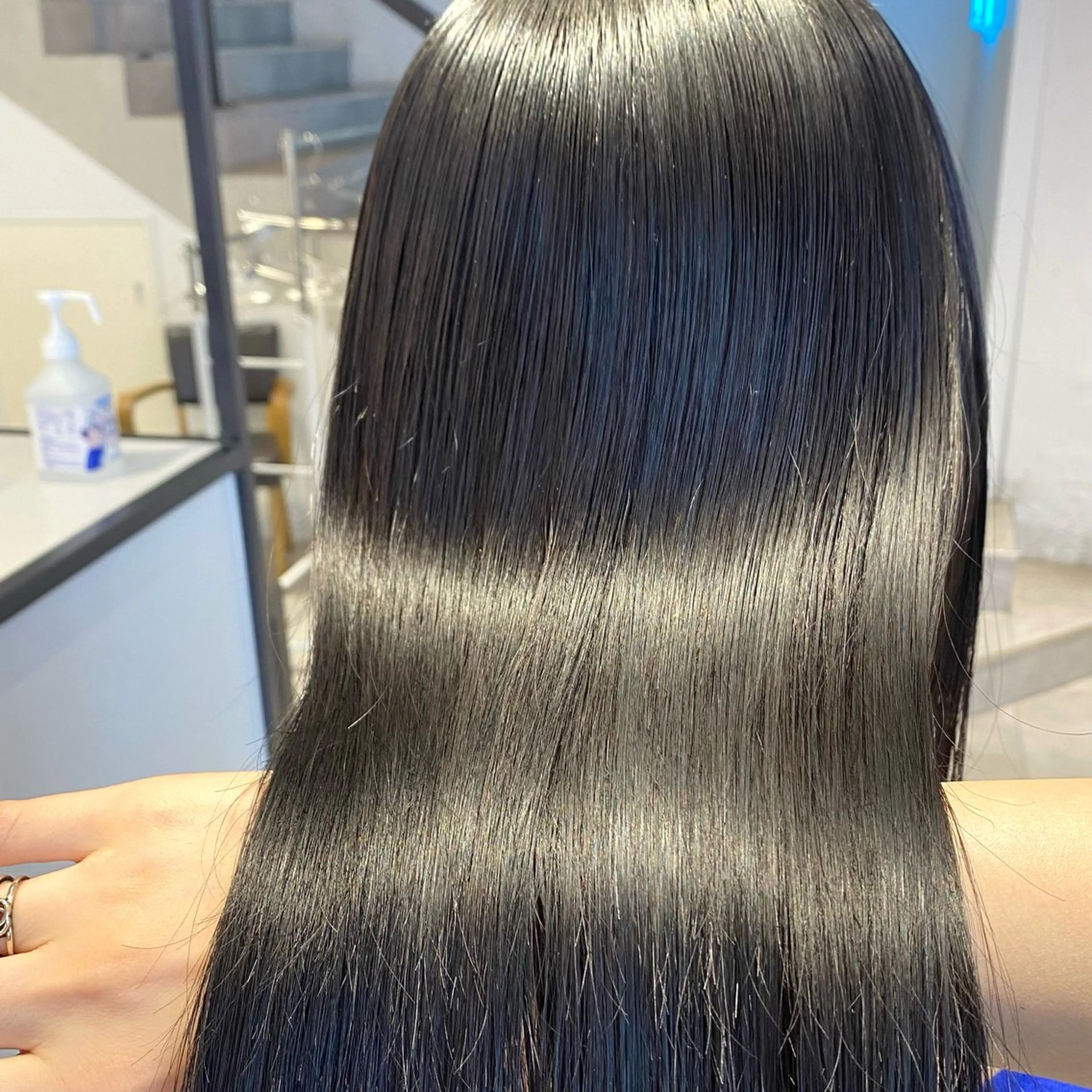 ロング カラー 酸性ストレート・ メンズ  三原 楊子のヘアスタイル