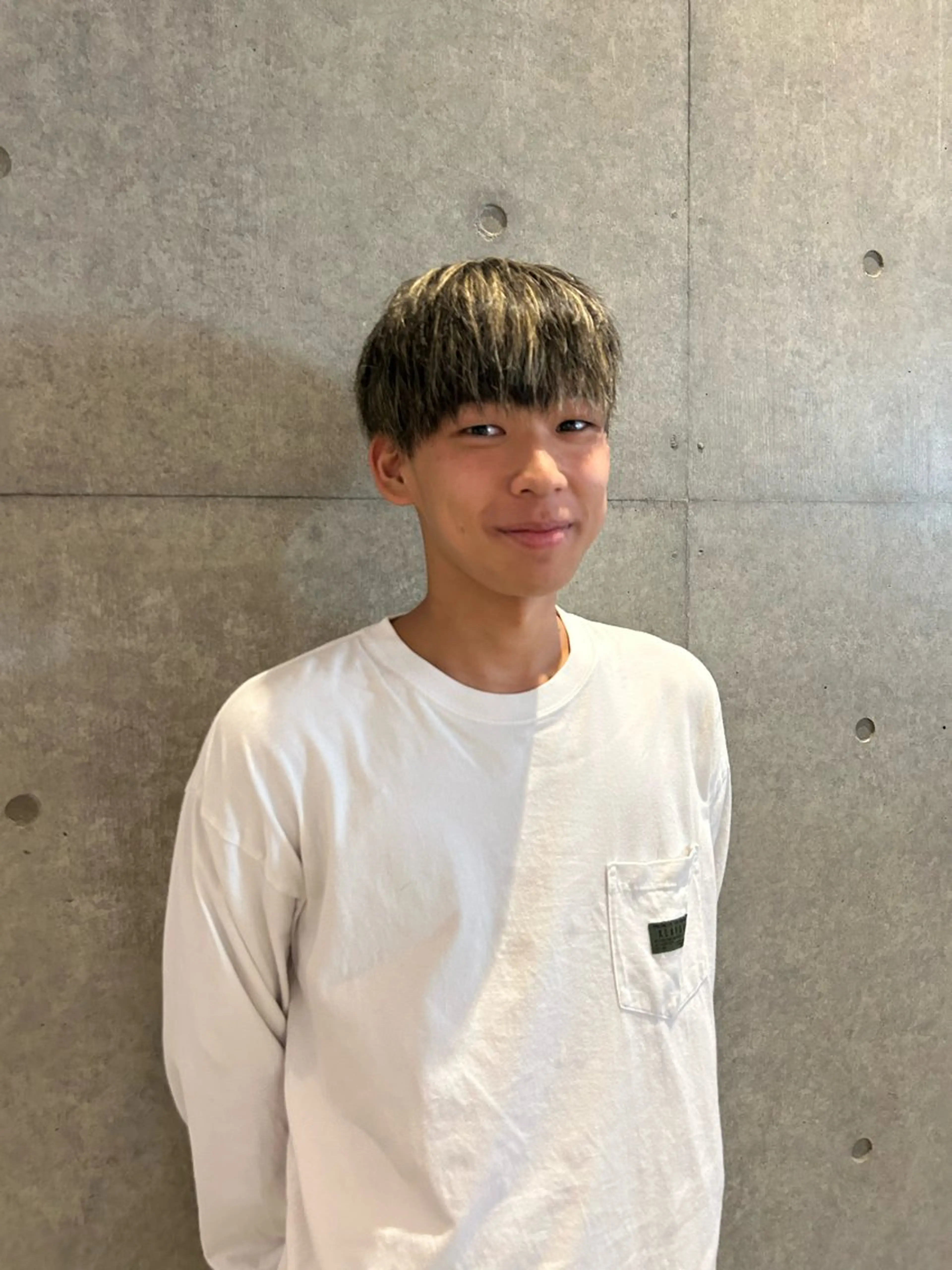 メンズ メンズハイトーン マッシュ カット 南 菜花のヘアスタイル