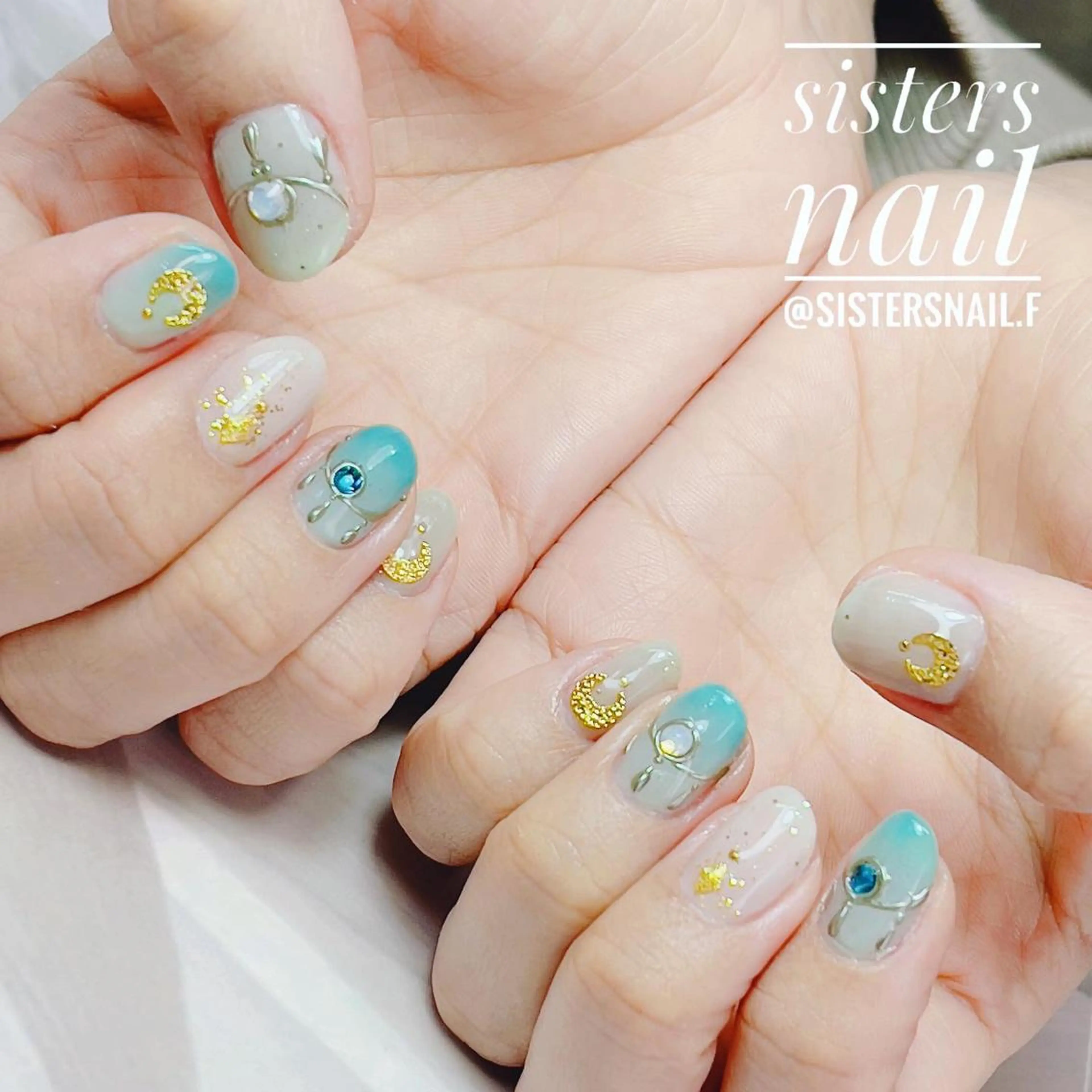 ネイル ブルー ジェルネイル ゴールド キラキラネイル 持ち込み sisters nail.fのネイルデザイン