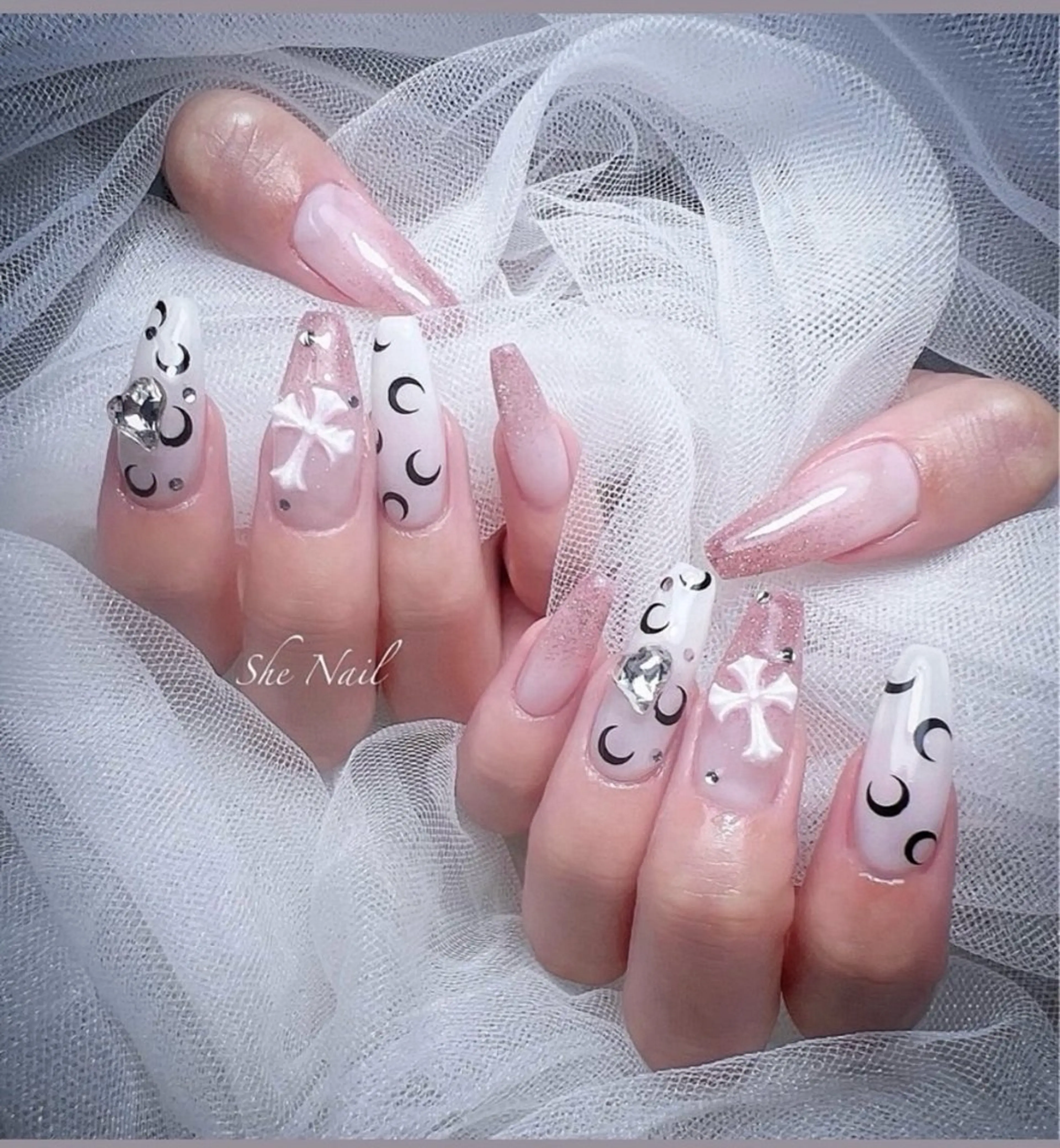 ネイル チークネイル 長さ出し フレンチネイル マグネットネイル 持ち込み ハンドネイル She_nail所属・ELSA_ Bellaのネイルデザイン
