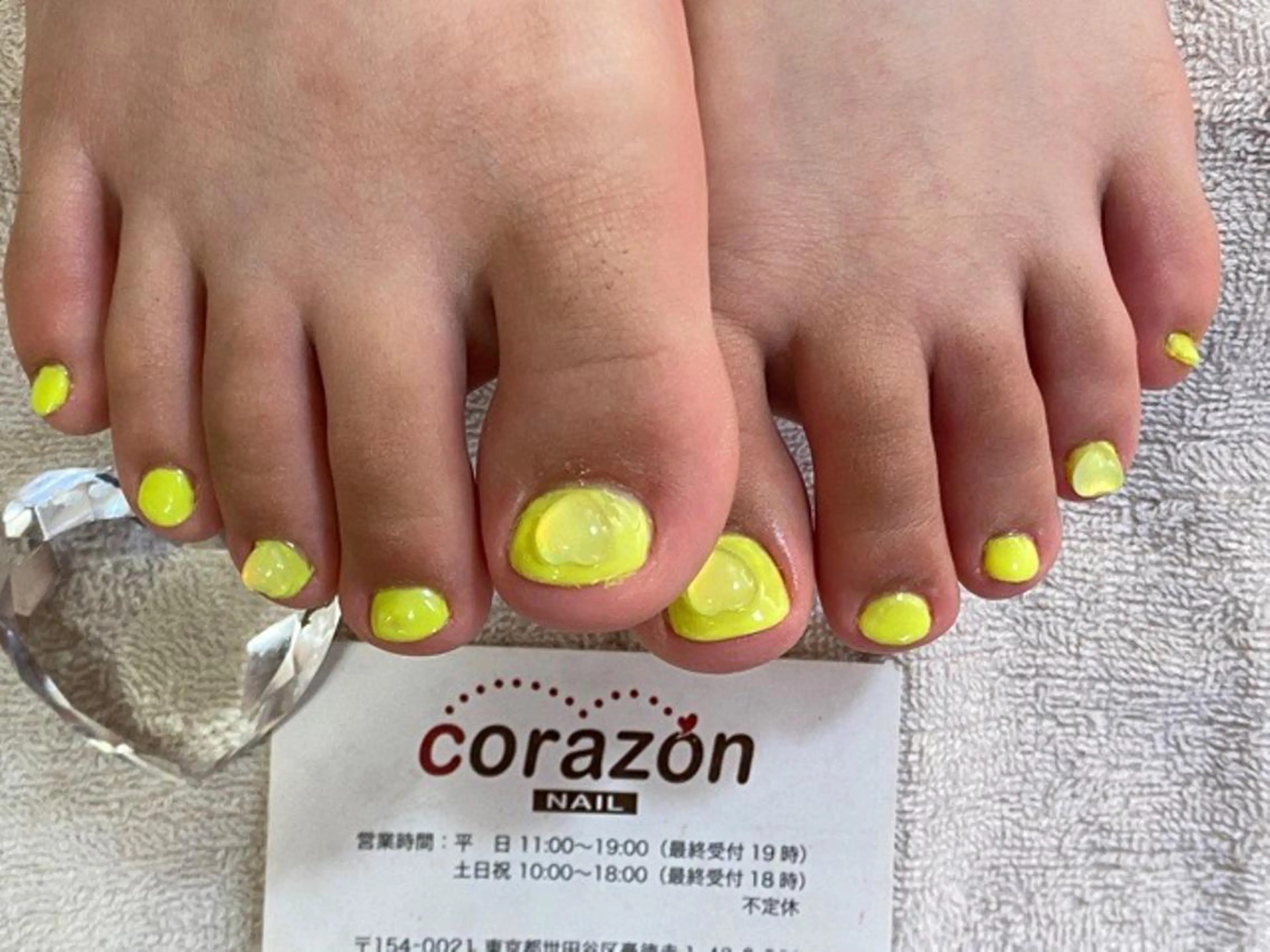 ネイル フットネイル ハート ワンカラーネイル 黄色 フットネイル corazon所属・ネイリスト aicoのネイルデザイン