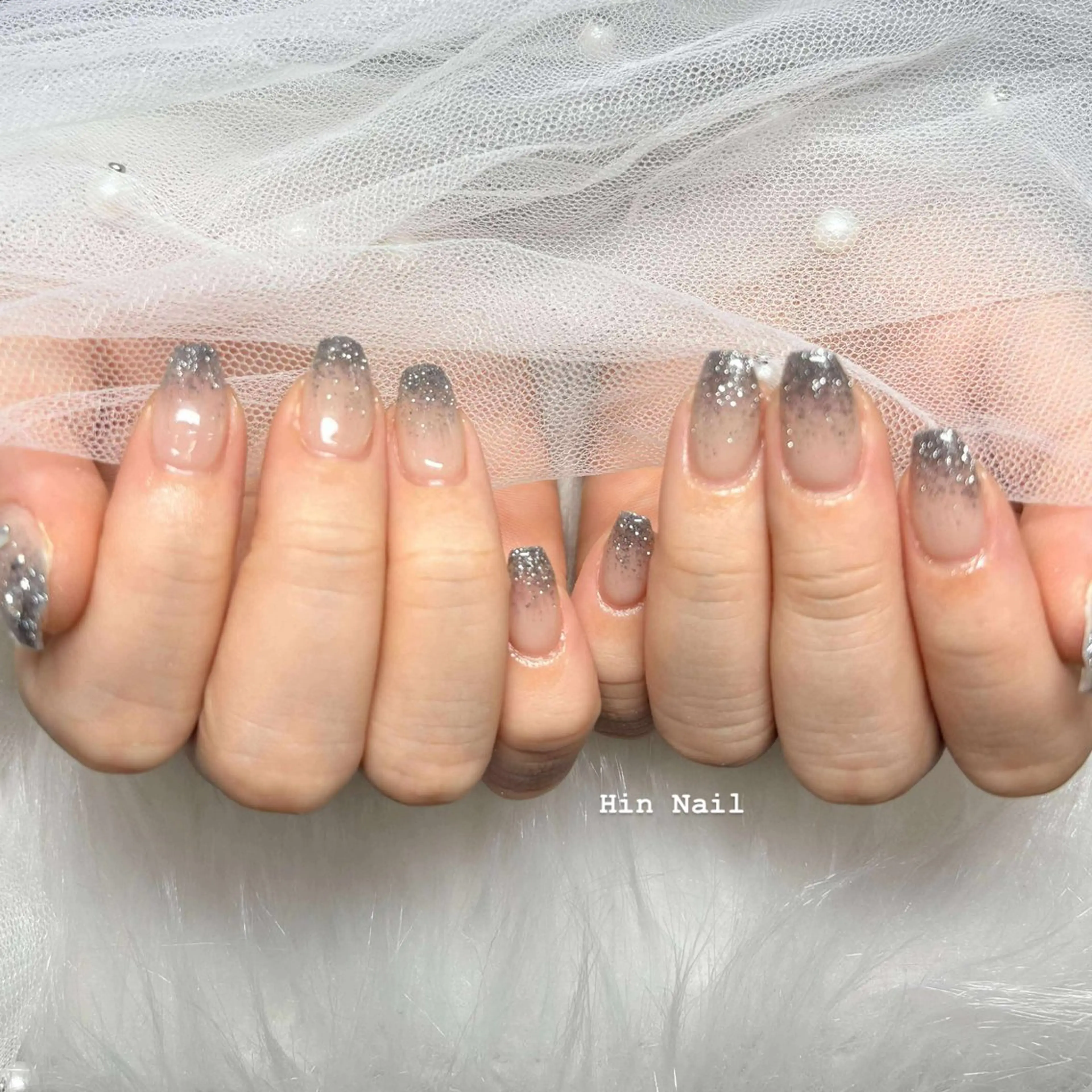 ネイル ボルドー チークネイル フレンチネイル グラデーション キラキラネイル ハンドネイル HIN NAILのネイルデザイン