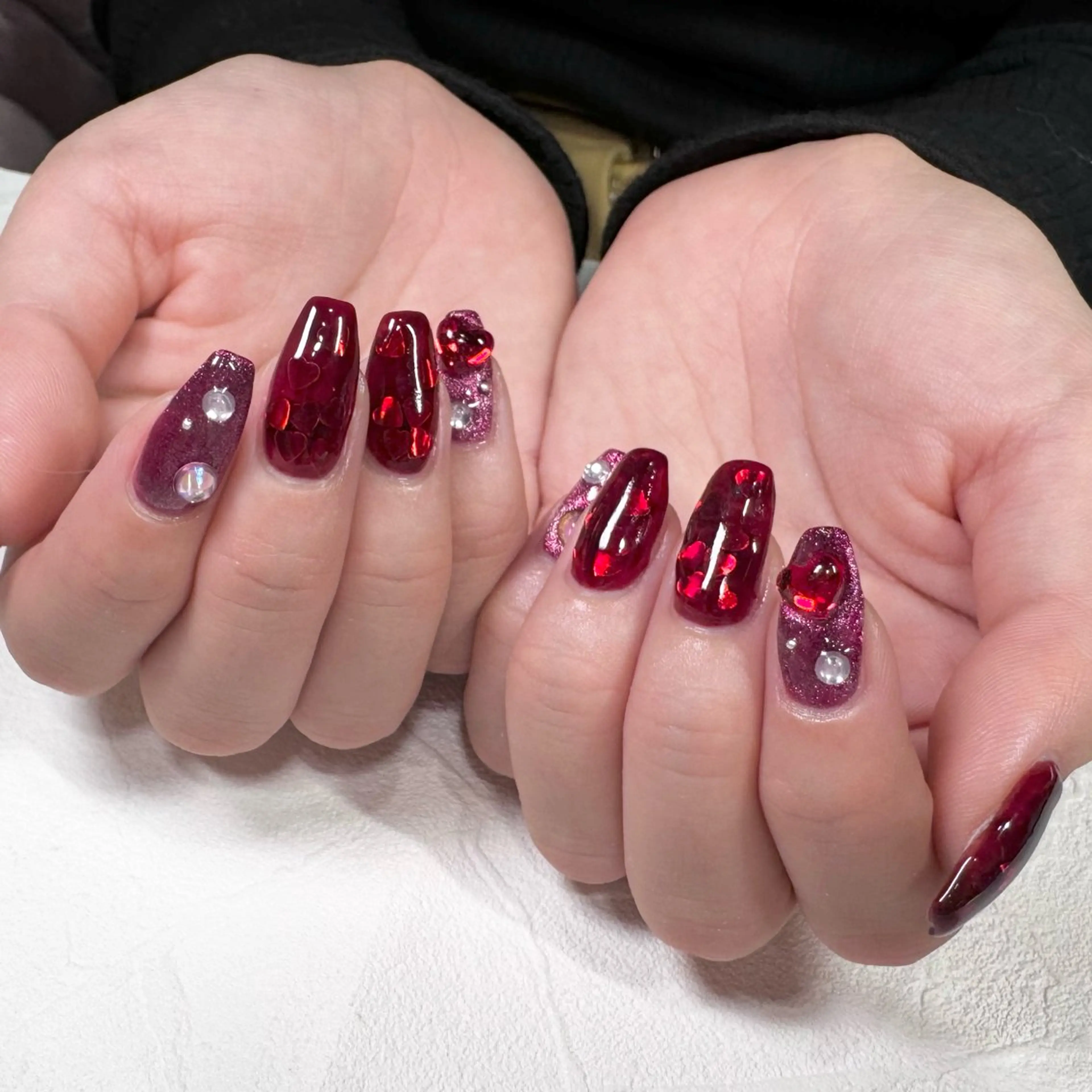 ネイル バレンタイン RIEKO🍒 ワンホン♡推しネイルのネイルデザイン