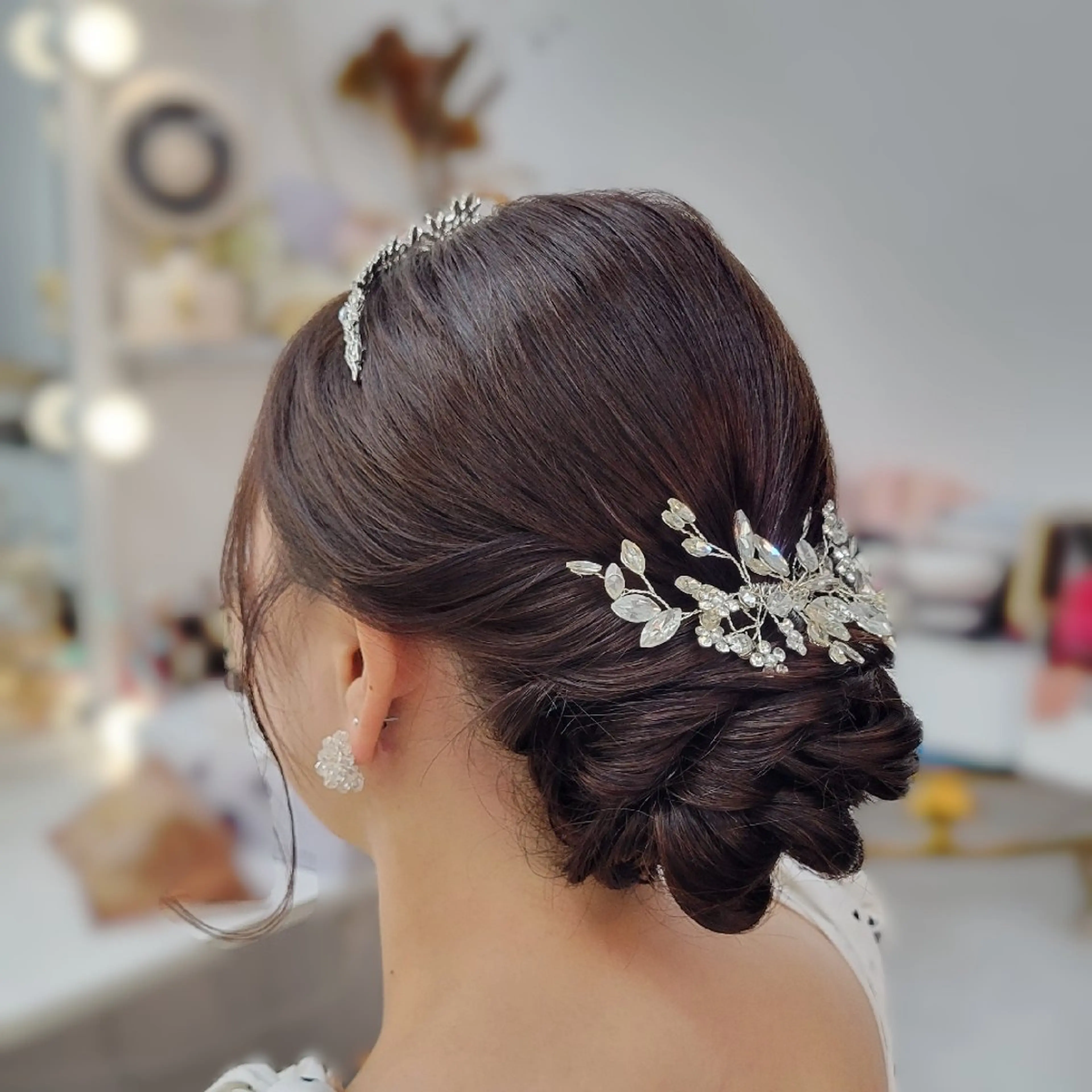ロング ヘアアレンジ 結婚式・ブライダル ヘアメイクサロン Red Lipps のマツエク・マツパデザイン