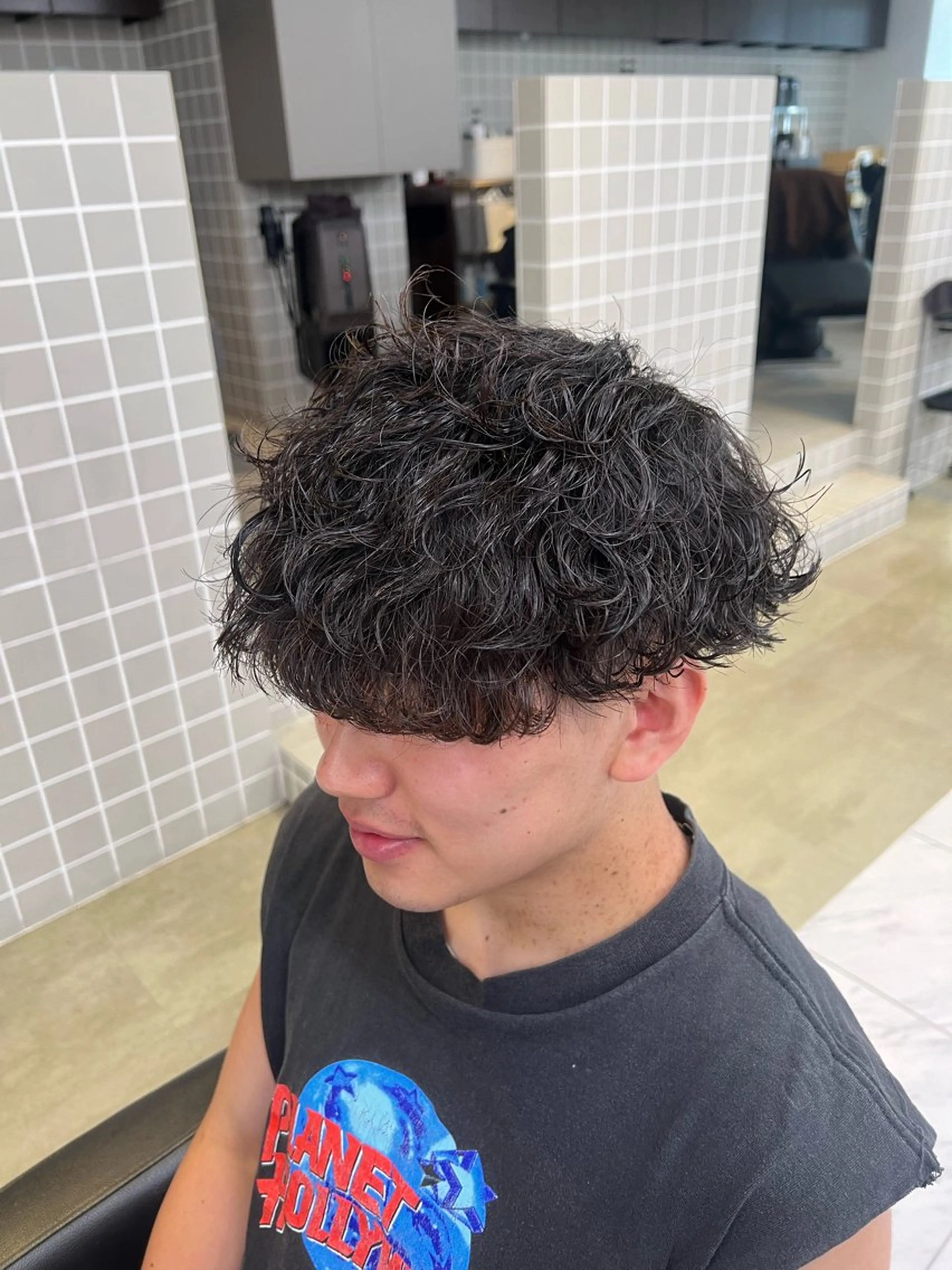 ショート カラー パーマ ヘアアレンジ メンズ 波巻きパーマ ニュアンスパーマ カット パーマ トリートメント ヘッドスパ ヘアセット 💎韓国/ レイヤー カット/ 暖色🫧のヘアスタイル