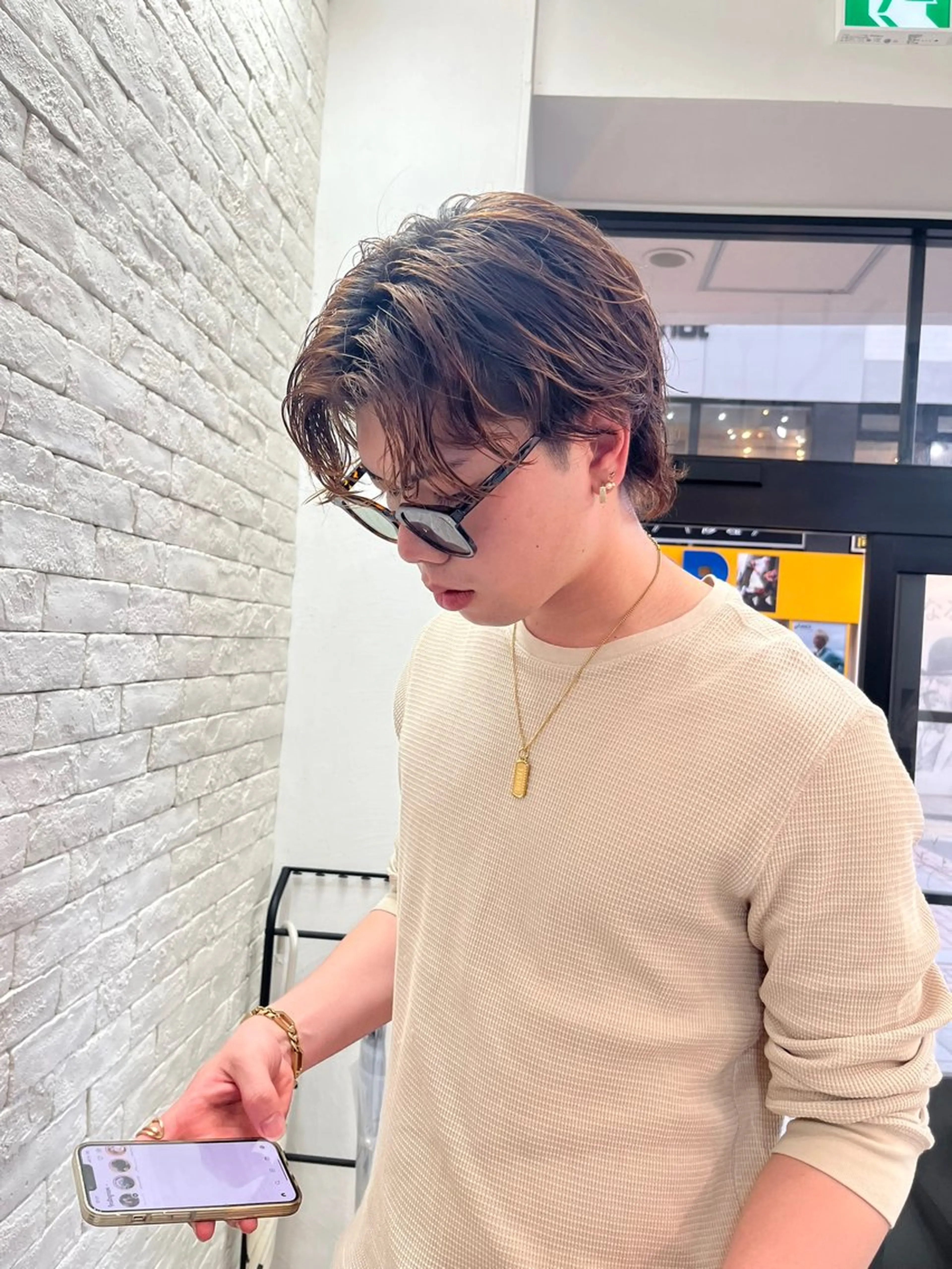 カラー メンズ センターパート ベージュカラー ブラウンカラー ブラウンベージュ カット ヘアカラー piilo所属・末吉 眞義のヘアスタイル