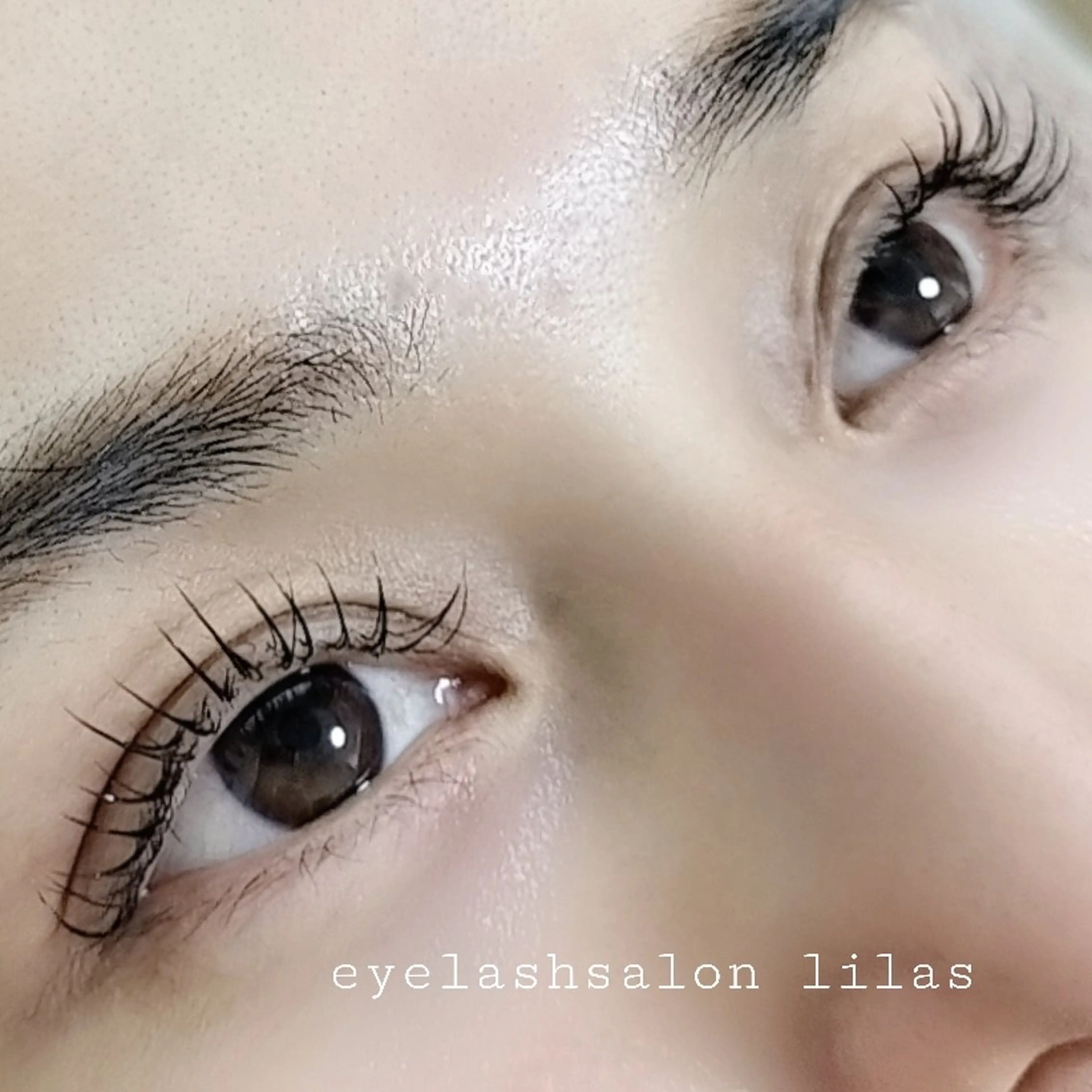 マツエク 120本 フラットラッシュ 束感コーティング仕上げの写真