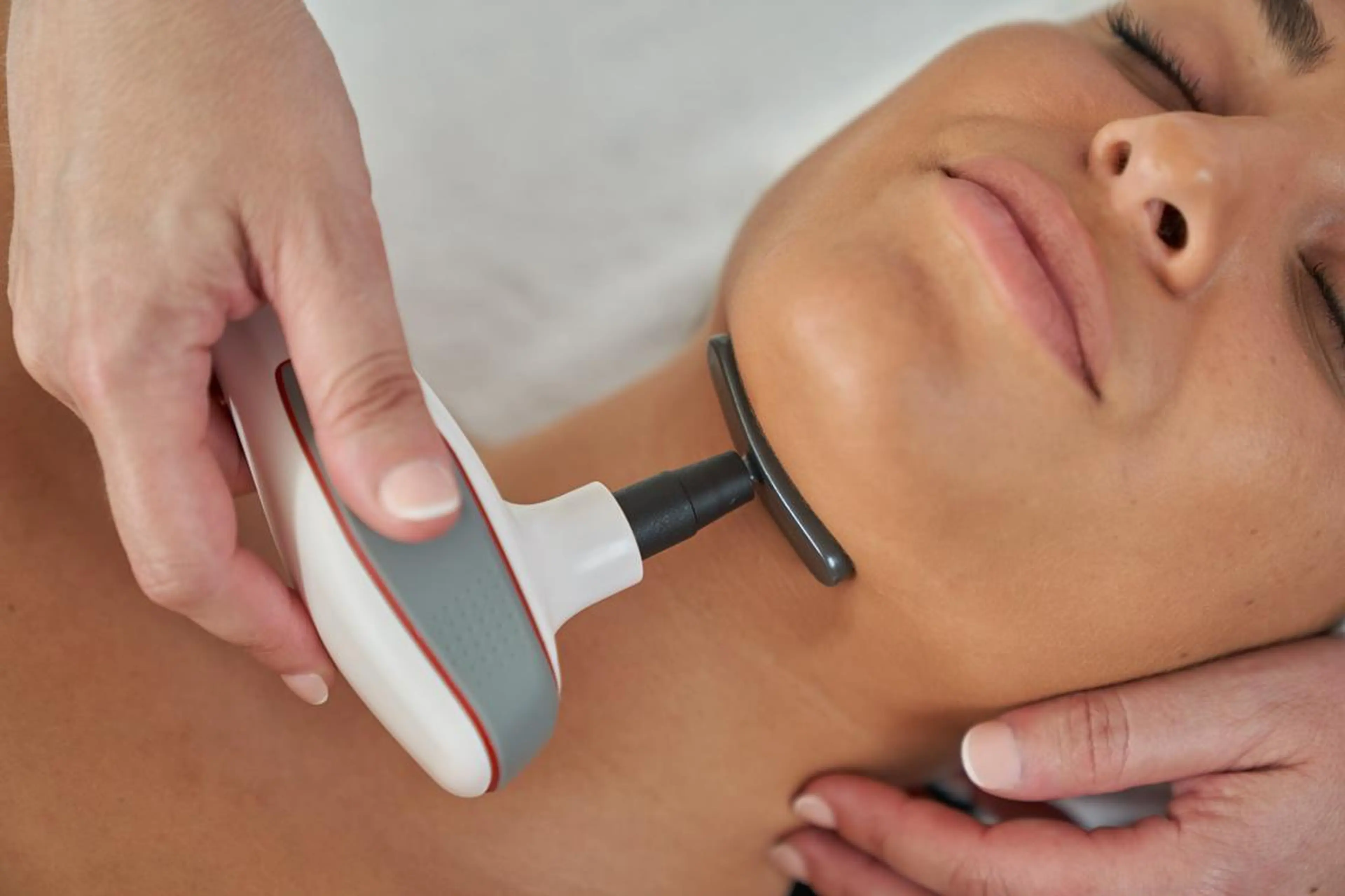 【ご新規様】リフトアップ✨小顔！首コリさんにも！たるみほうれい線に❣️インディバ フェイシャル 60分の写真