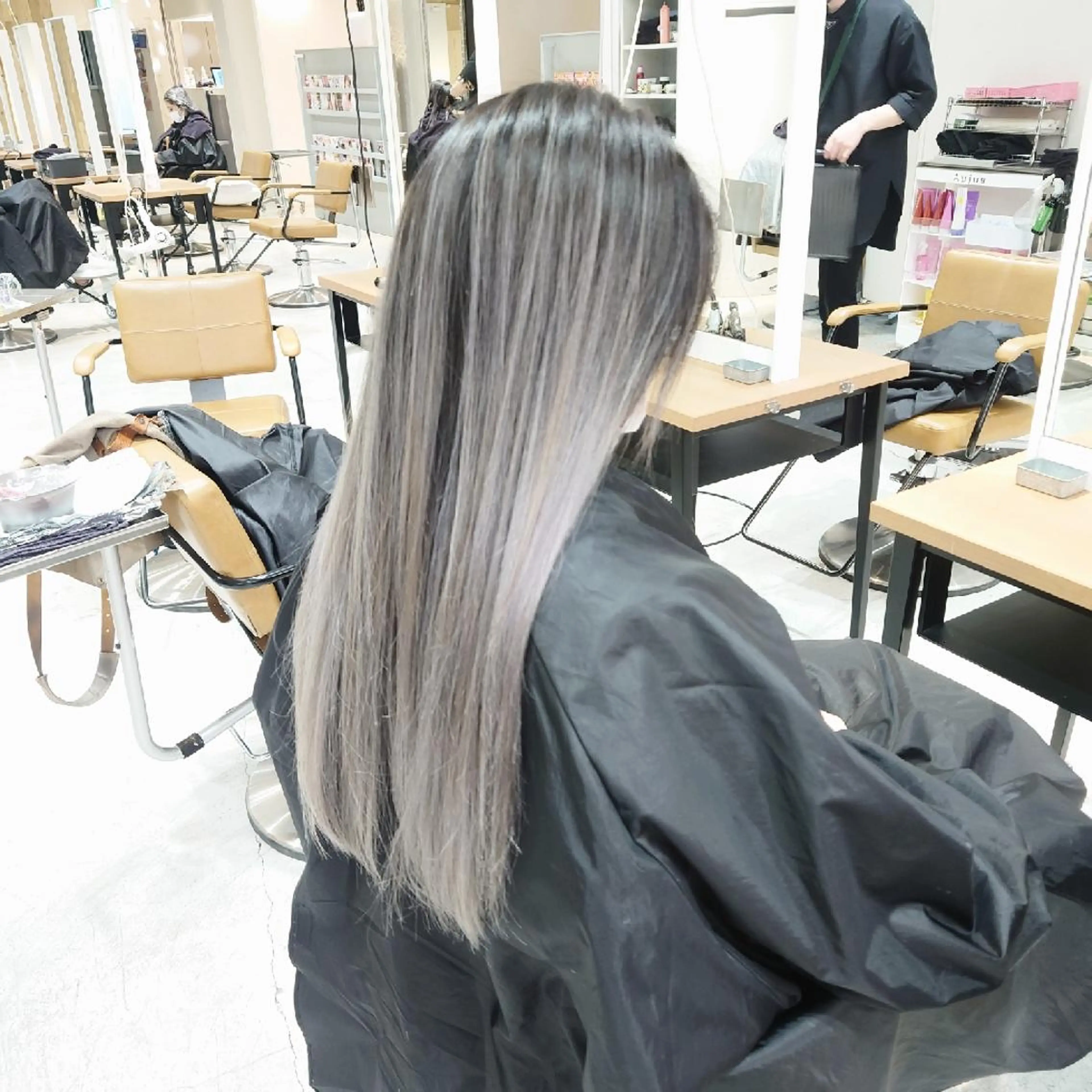 💫外国人風最高峰ホワイトバレイヤージュ（追いブリーチ込み）＋✨アマトラトリートメント＋ダイアモンドケアTRの写真