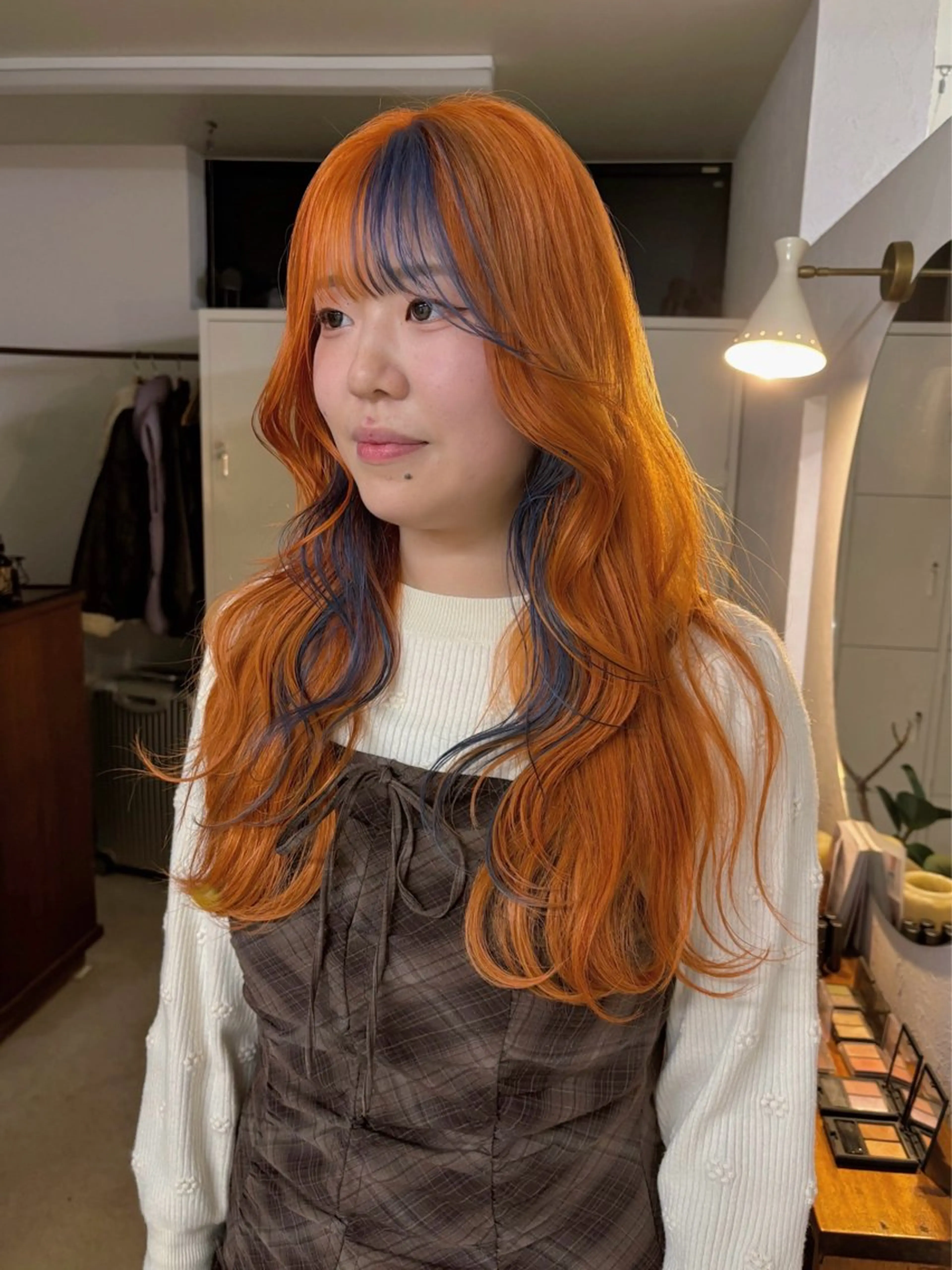 ロング カラー ブルーカラー デザインカラー オレンジ ヘアカラー トリートメント ニイ/栄/ カラーリスト/ロングのヘアスタイル