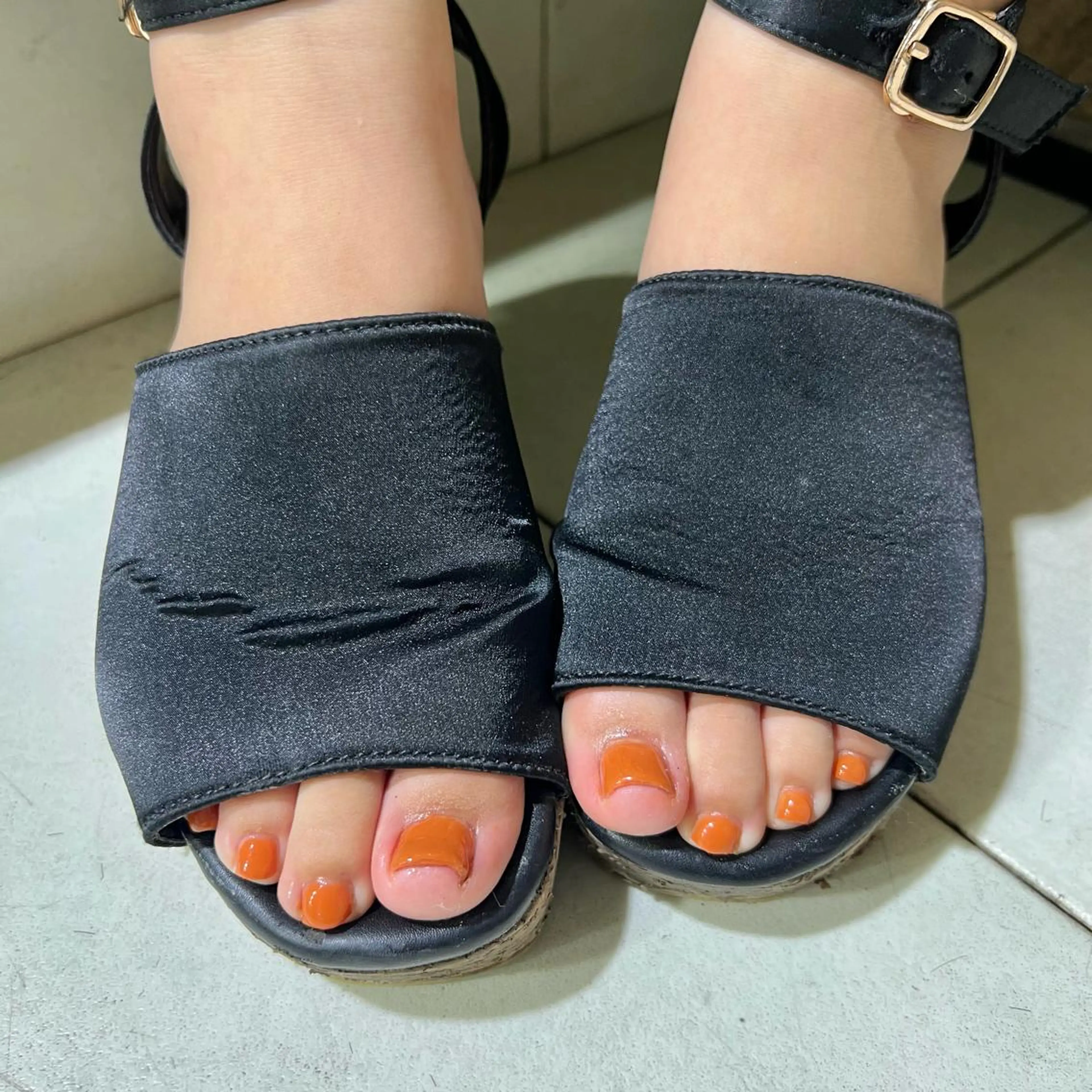 ネイル 暖色ｶﾗｰ/ﾚｲﾔｰ ｶｯﾄ/Yunaのヘアスタイル