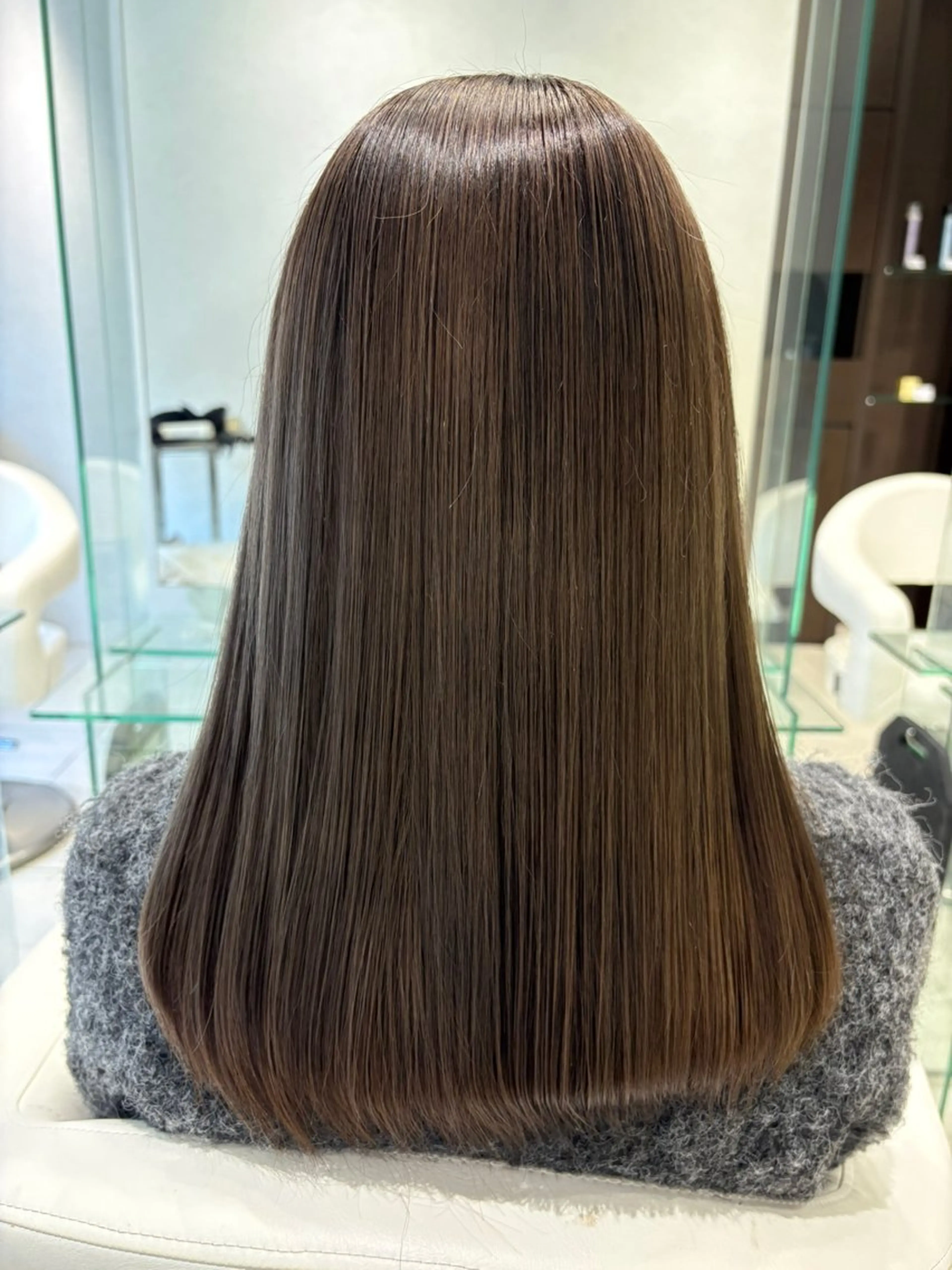 ロング ヘアカラー 大河 由依のヘアスタイル