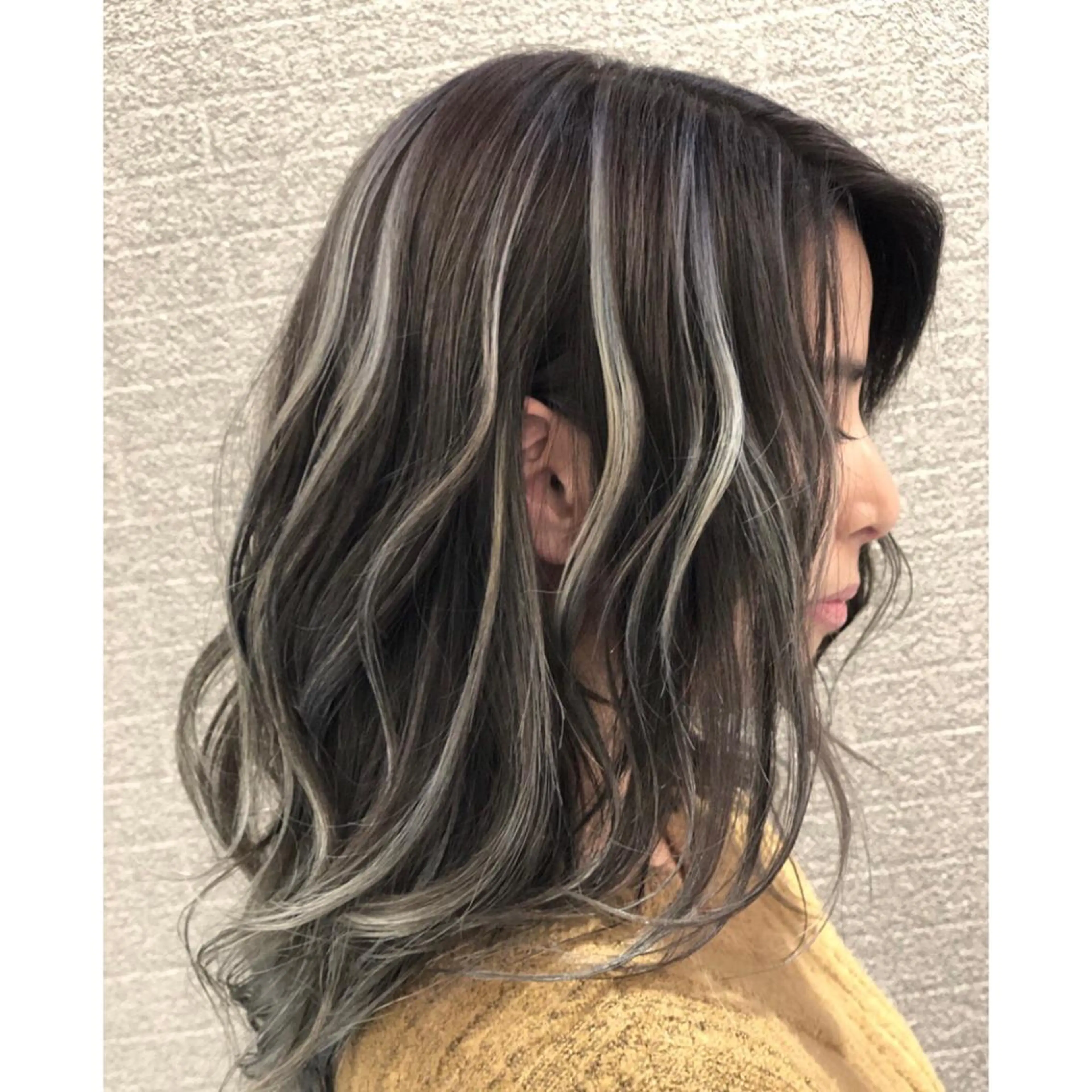 ミディアム カラー ヘアアレンジ バレイヤージュ デザインカラー グラデーションカラー ハイライトカラー ハイトーンカラー アンドウ ユウ/ レイヤーカット/韓国のヘアスタイル