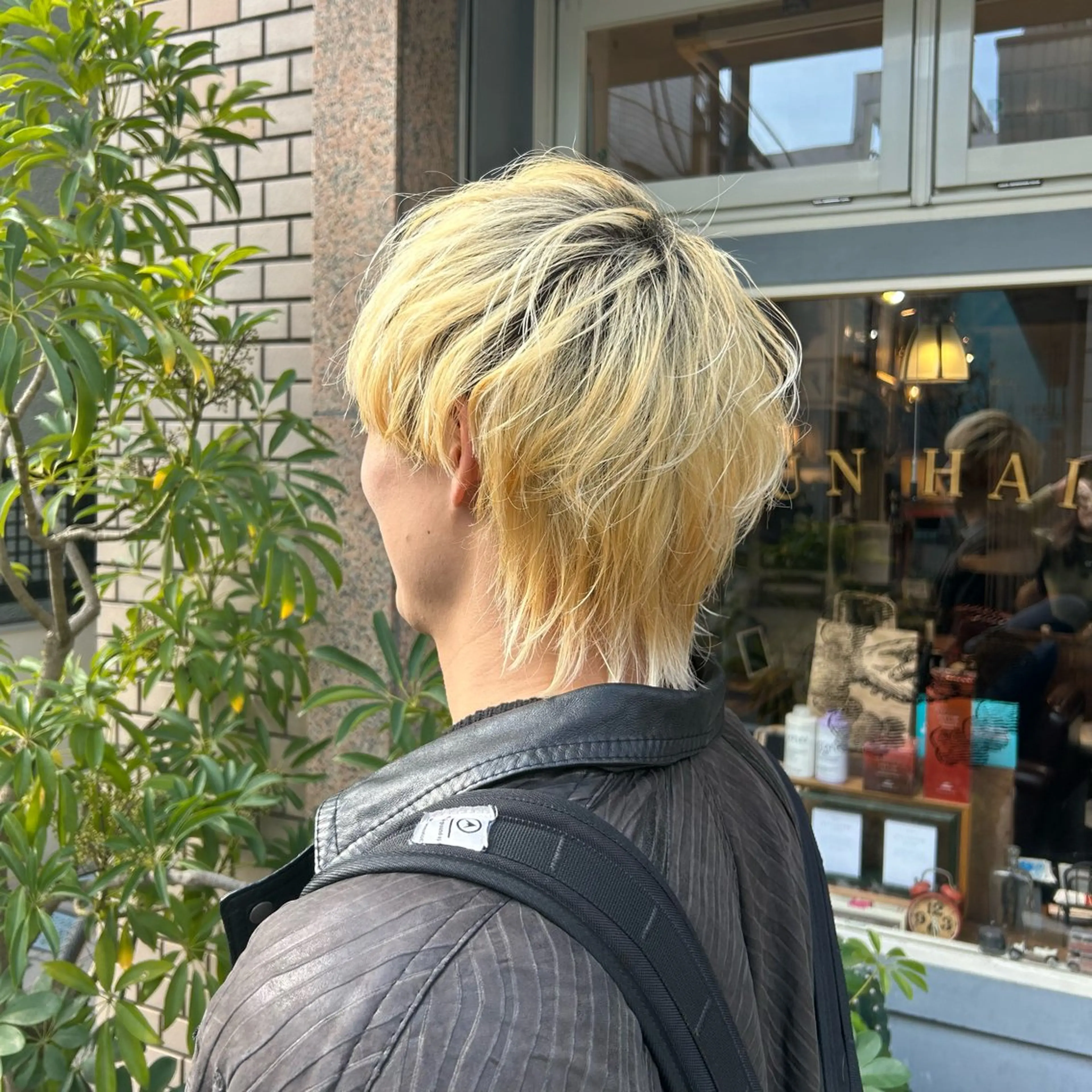 ミディアム メンズ メンズブリーチ マッシュウルフ マッシュ メンズウルフカット ウルフカット カット ヘアカラー ヘッドスパ BRITS 渡辺 菜々子のヘアスタイル