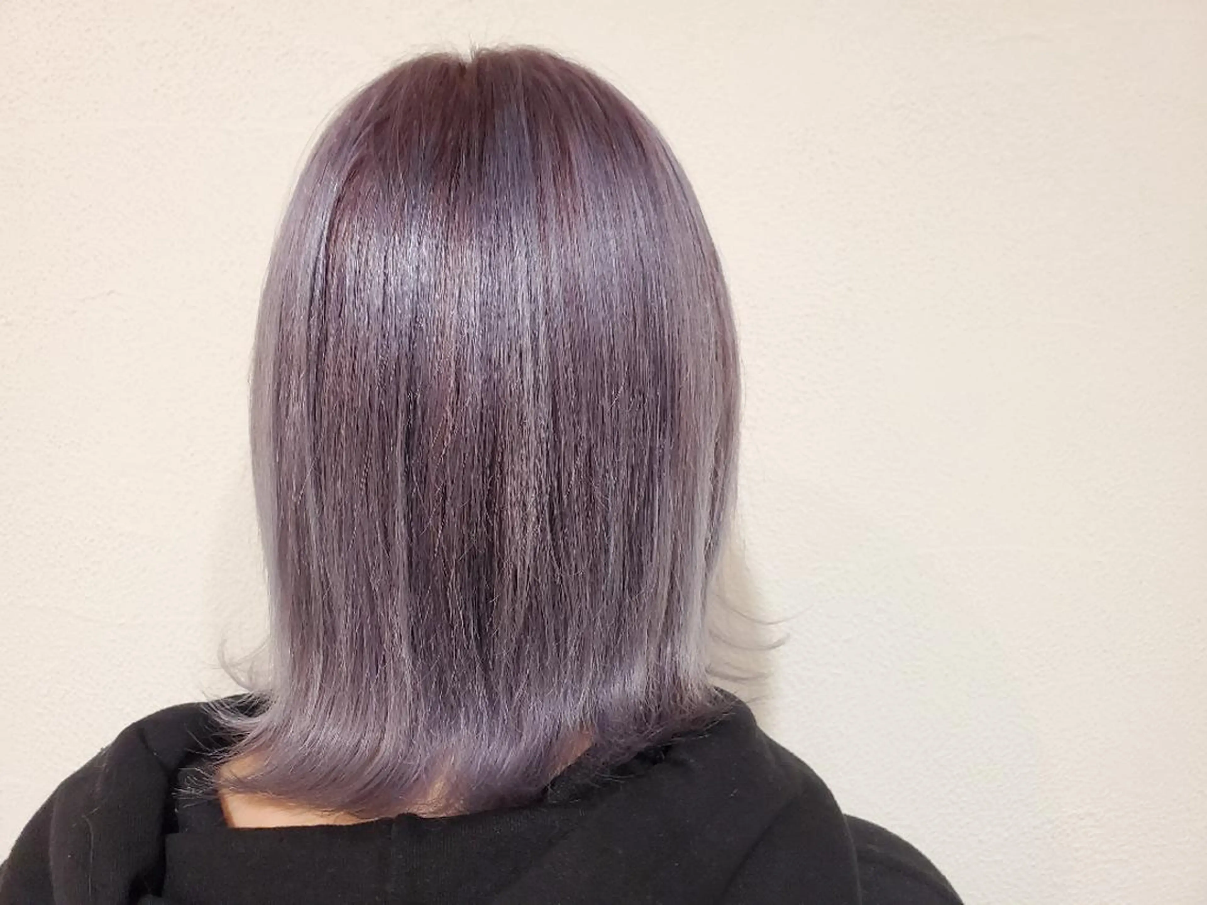 セミロング カラー ブリーチ 透明感カラー ラベンダーカラー ヘアカラー パ ルのヘアスタイル