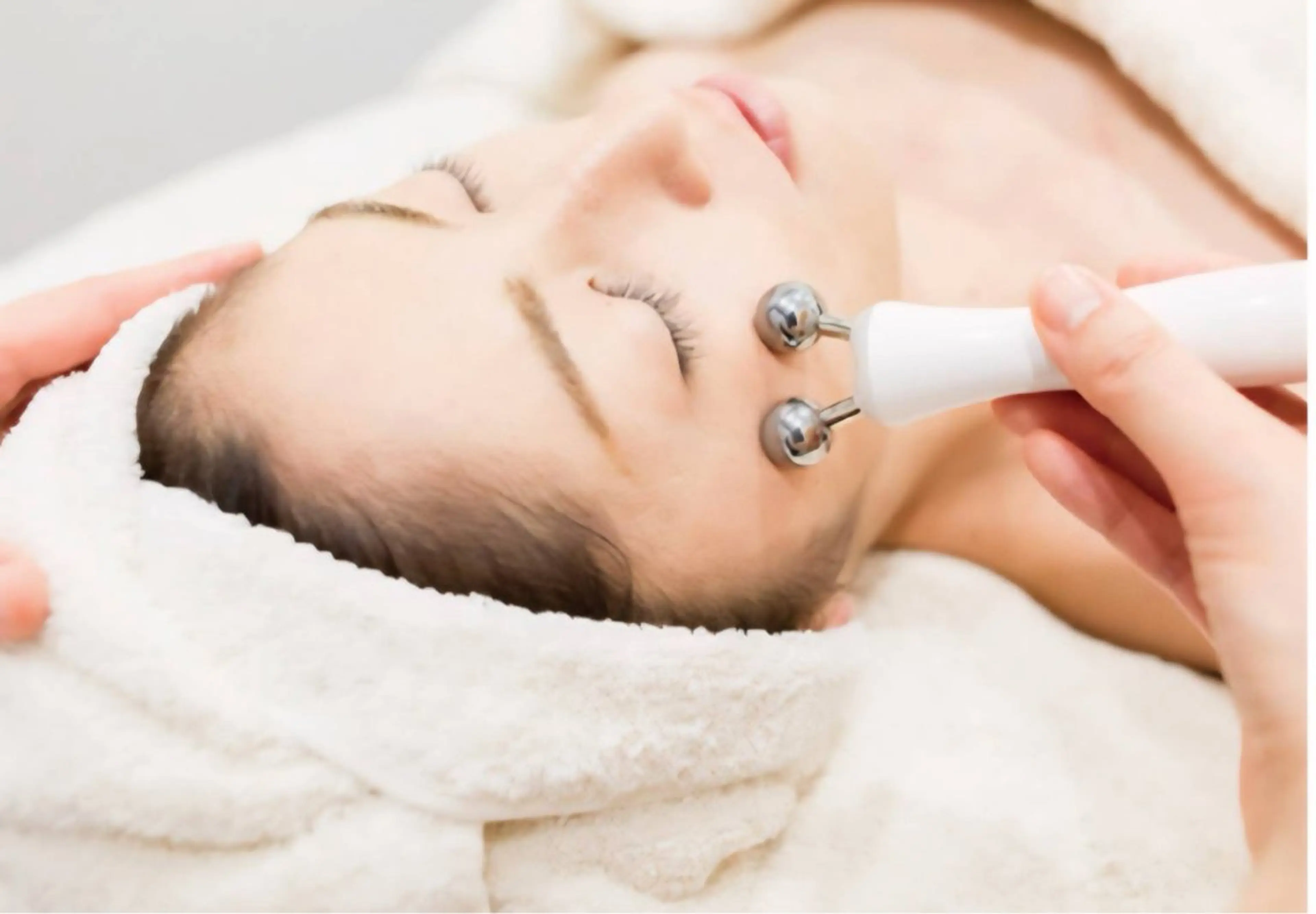 《美容機器使用》筋膜リリース＆リフト、ポレーションで美容液導入💎お肌の深層までアプローチ◎デコルテまでケア✨の写真