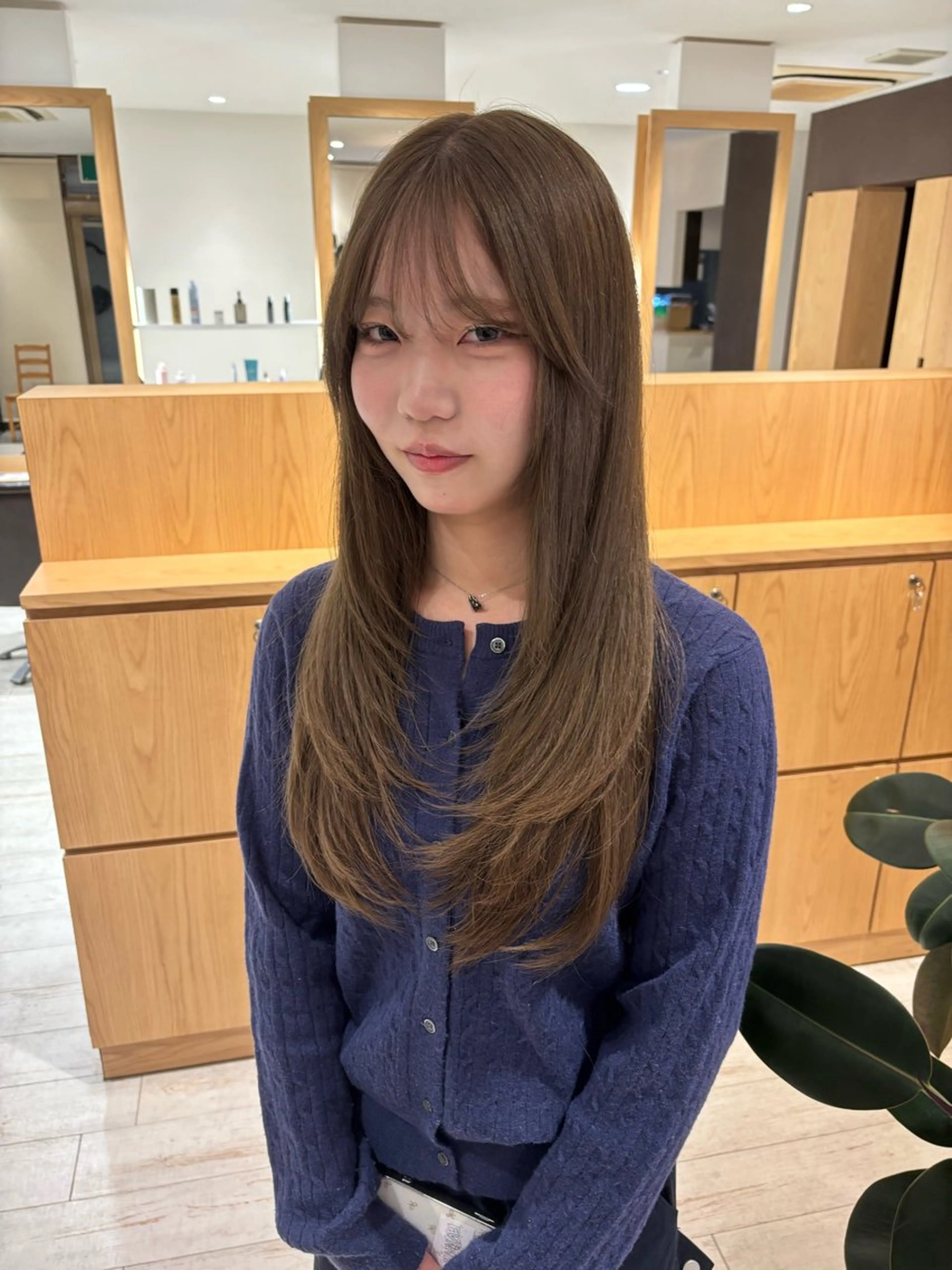 ロング レイヤーカット カット ヘアカラー 安藤 ひなたのヘアスタイル