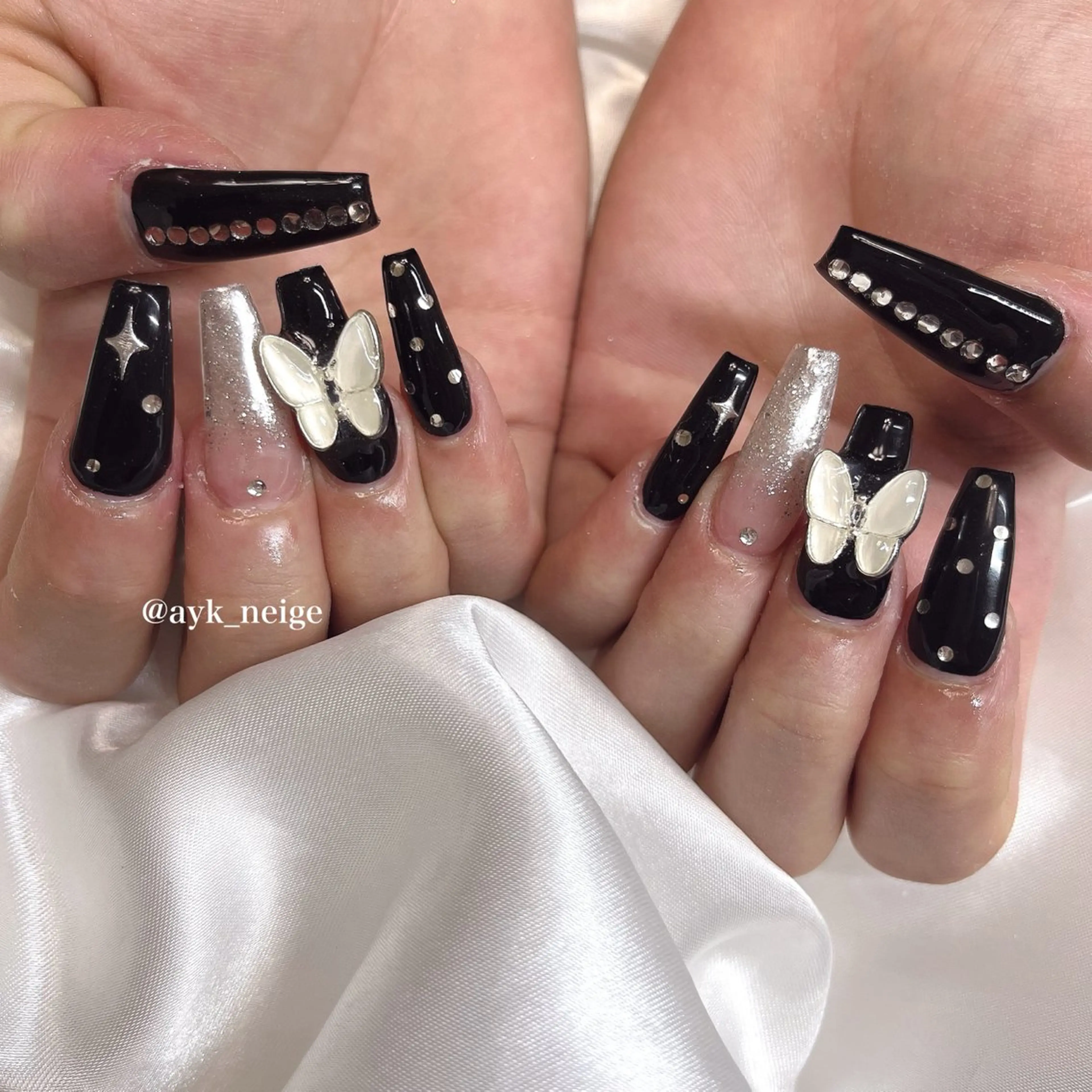 ネイル フットネイル キラキラネイル 韓国ネイル リボン シンプルネイル n'eige nail所属・大谷 綾香のネイルデザイン