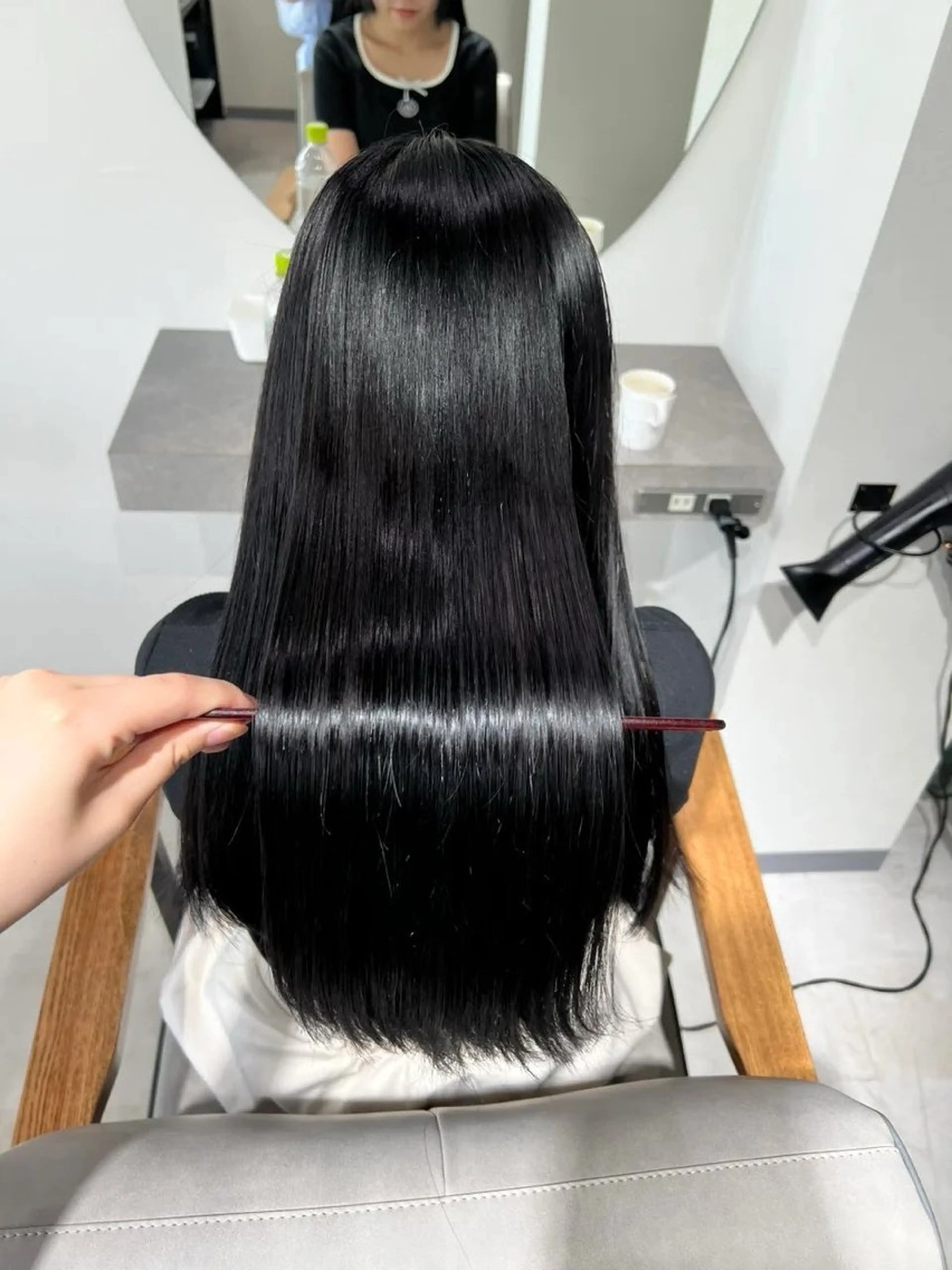 ロング 白髪女性専門店: elpisのヘアスタイル