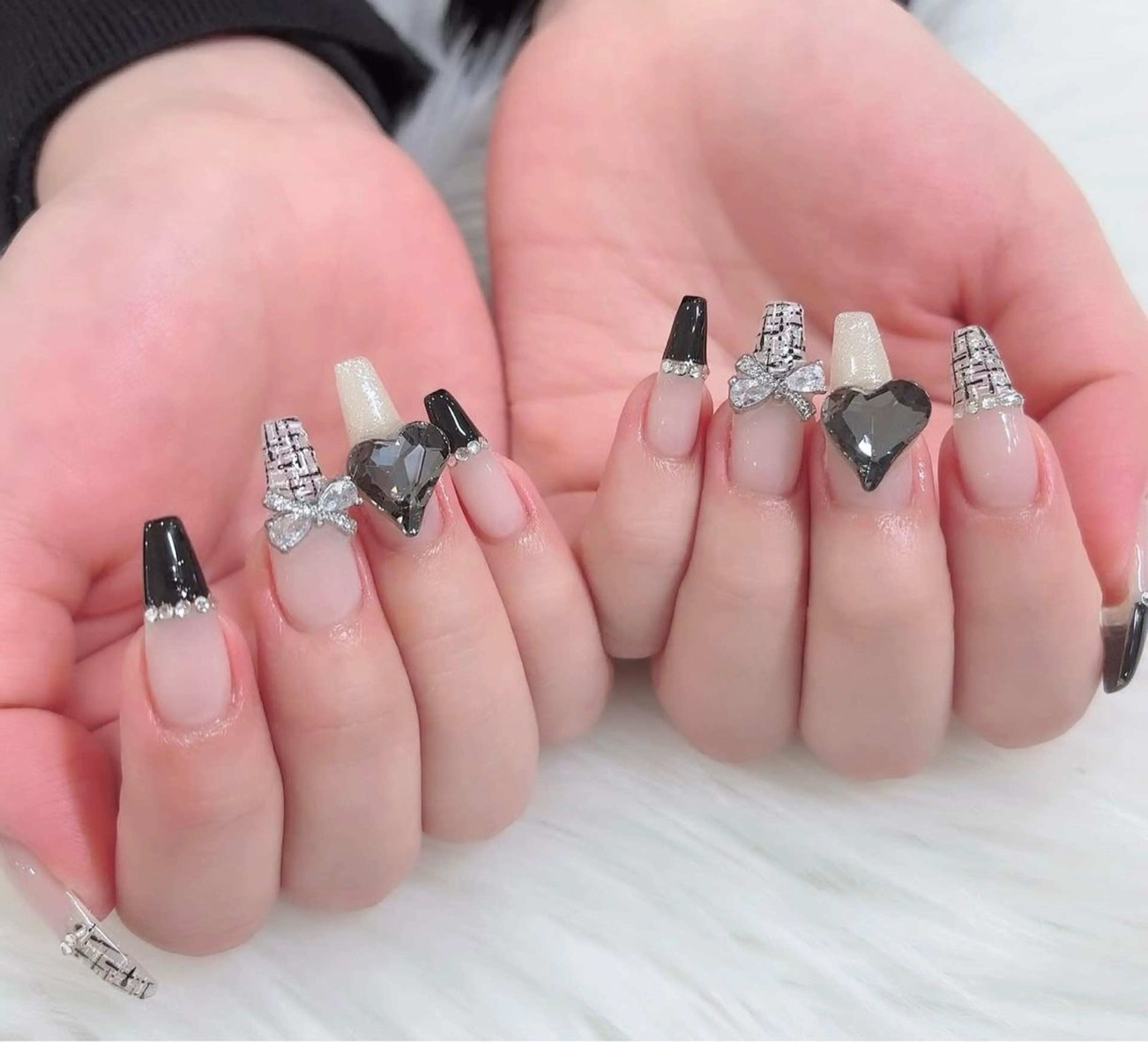 ネイル グラデーション キラキラネイル ワンカラーネイル 冬ネイル Jenn Nail Salonのネイルデザイン